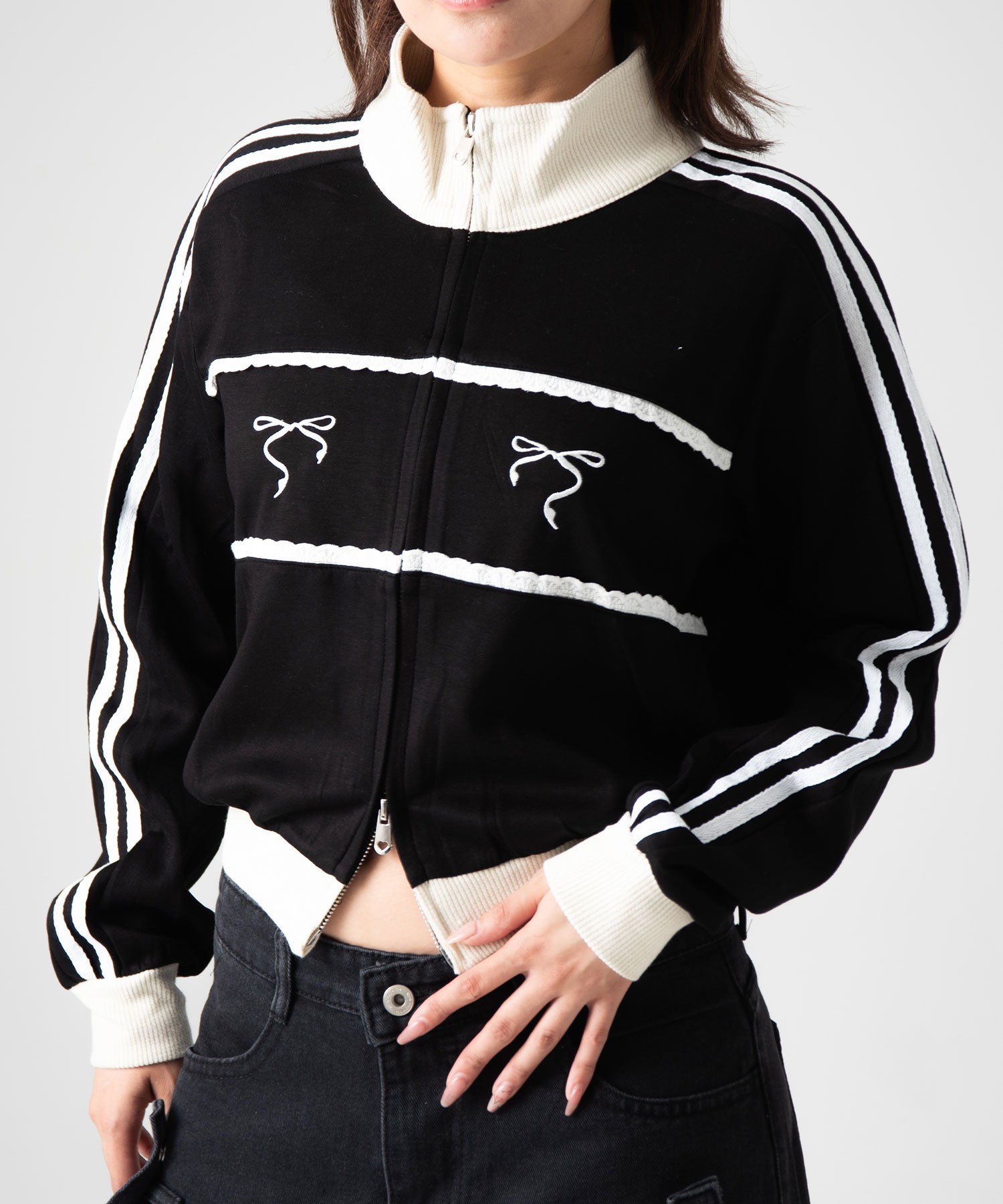 A'GEM/9 × .kom『.kom/ドットケーオーエム』リボンスポーツジャージ