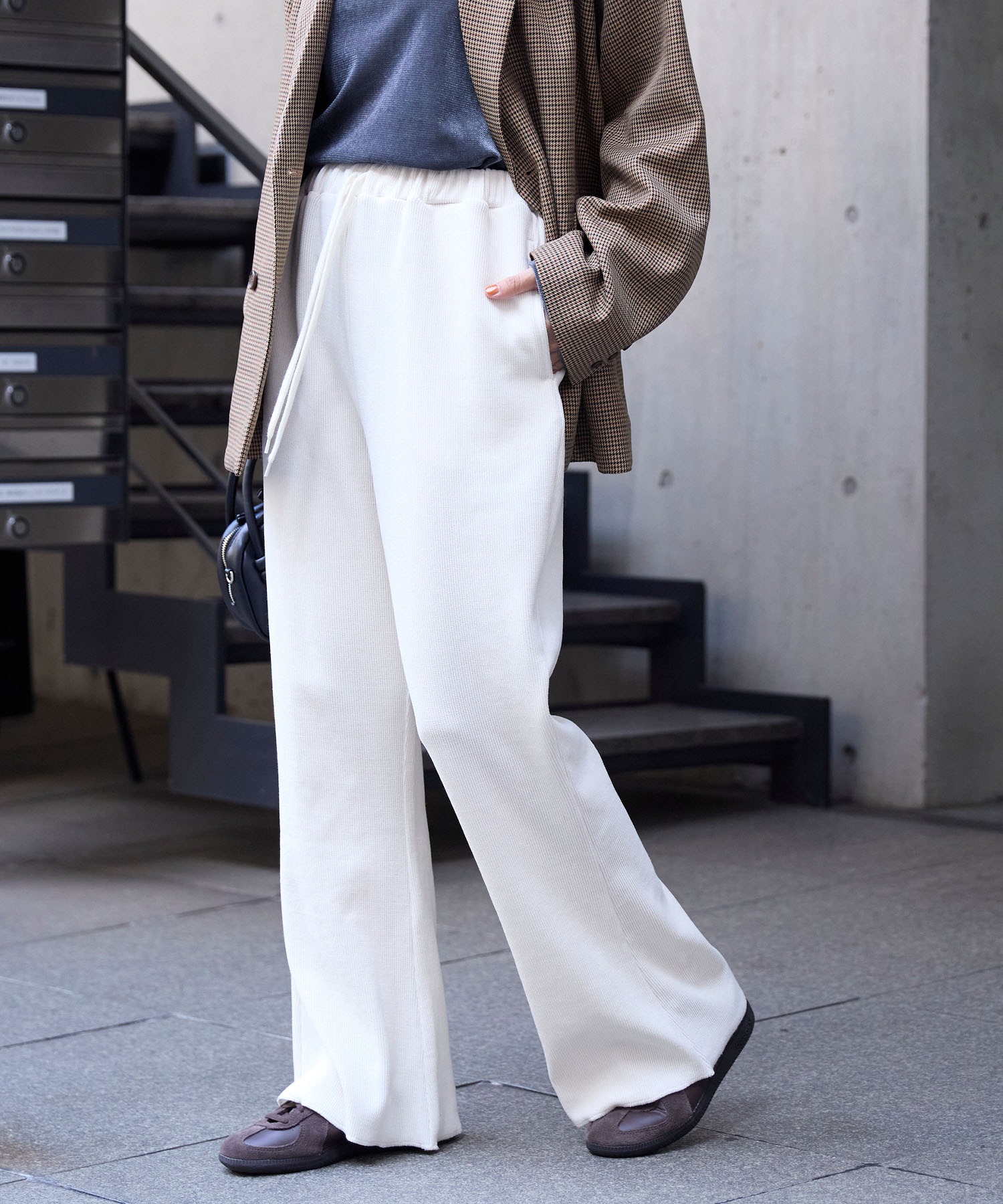 カットコーデュロイ イージーフレアパンツ MONO-MART│MONO-MART