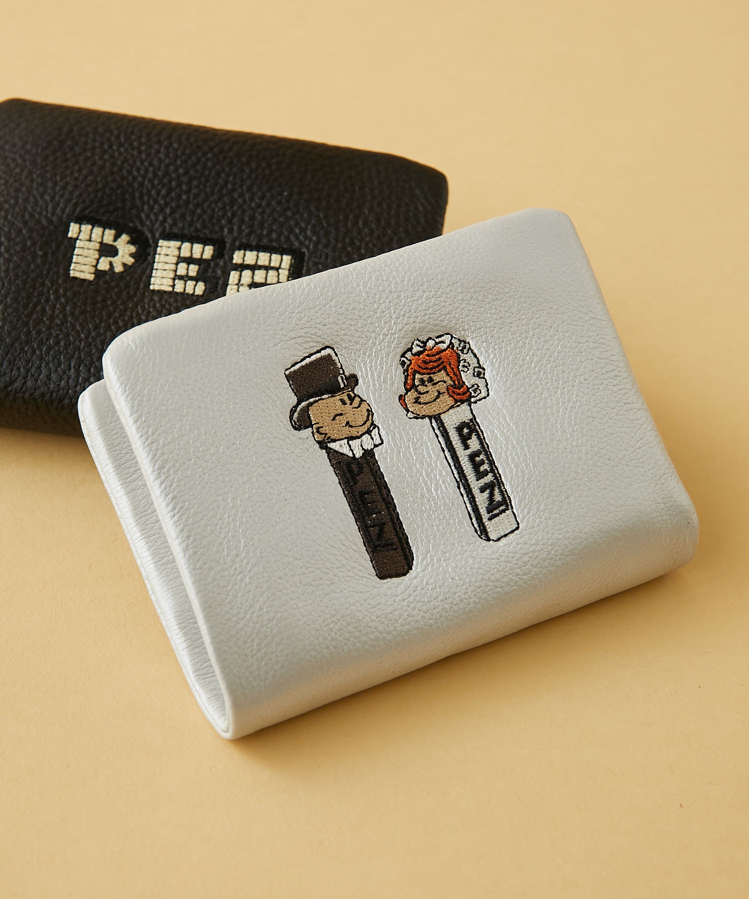 PEZキャラクター刺繍ミニ財布 PEZ(ペッツ)× ear】コラボ/本革/コンパクト/刺しゅう折り財布 【公式通販】