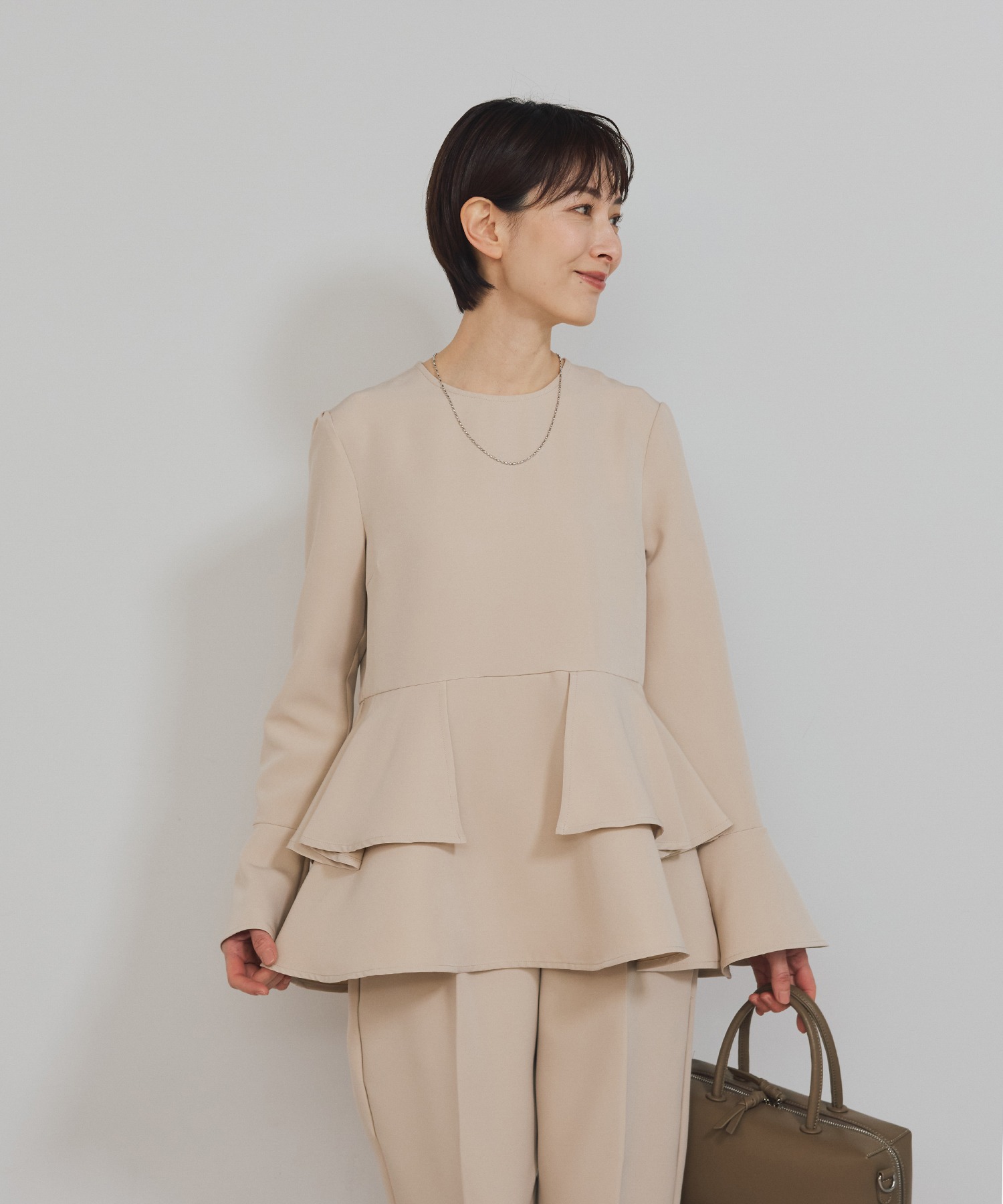 ライトベージュ