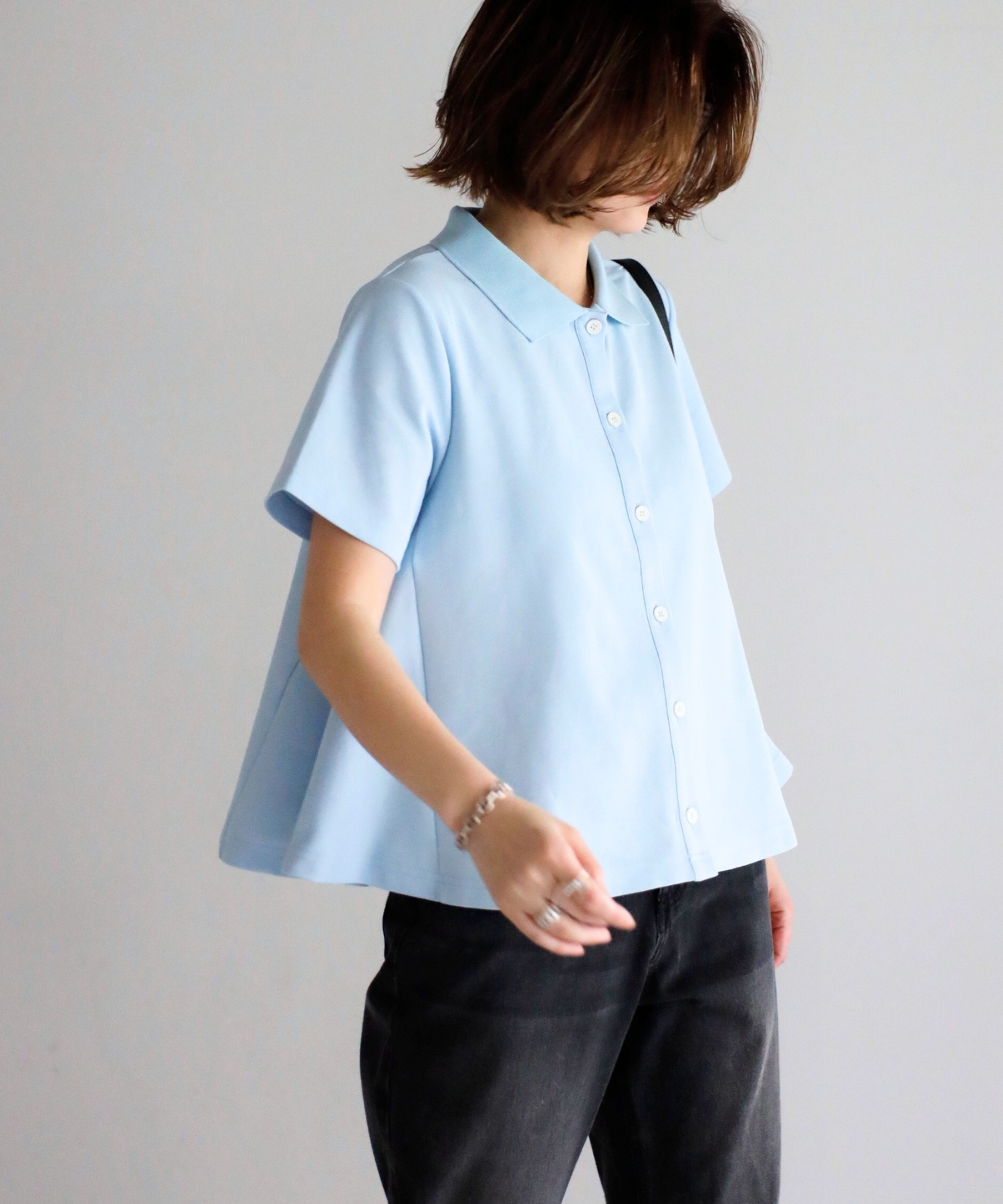 ライトブルー