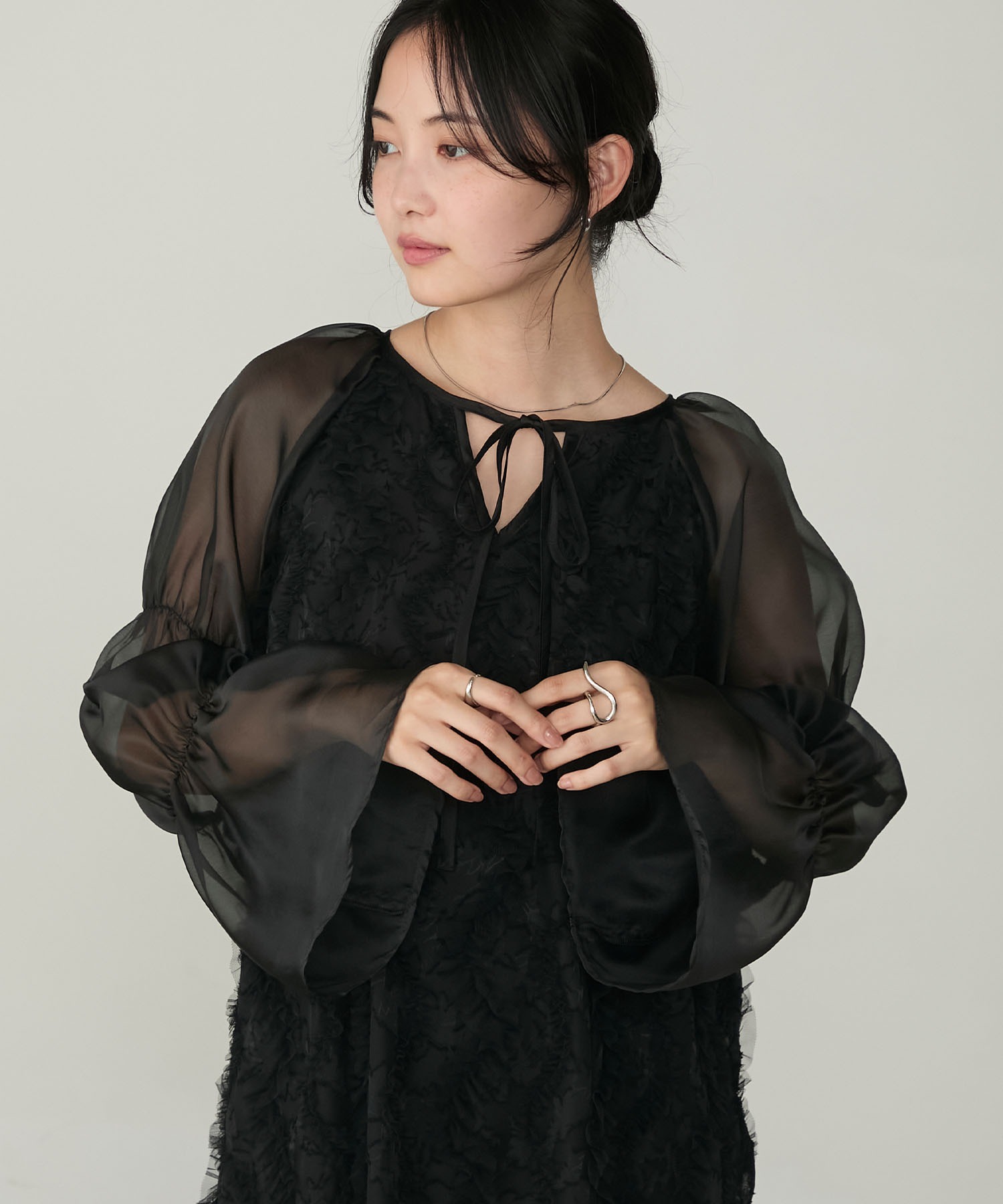 forksy.】【オケージョン対応】フラワーモチーフフリルシアースリーブ