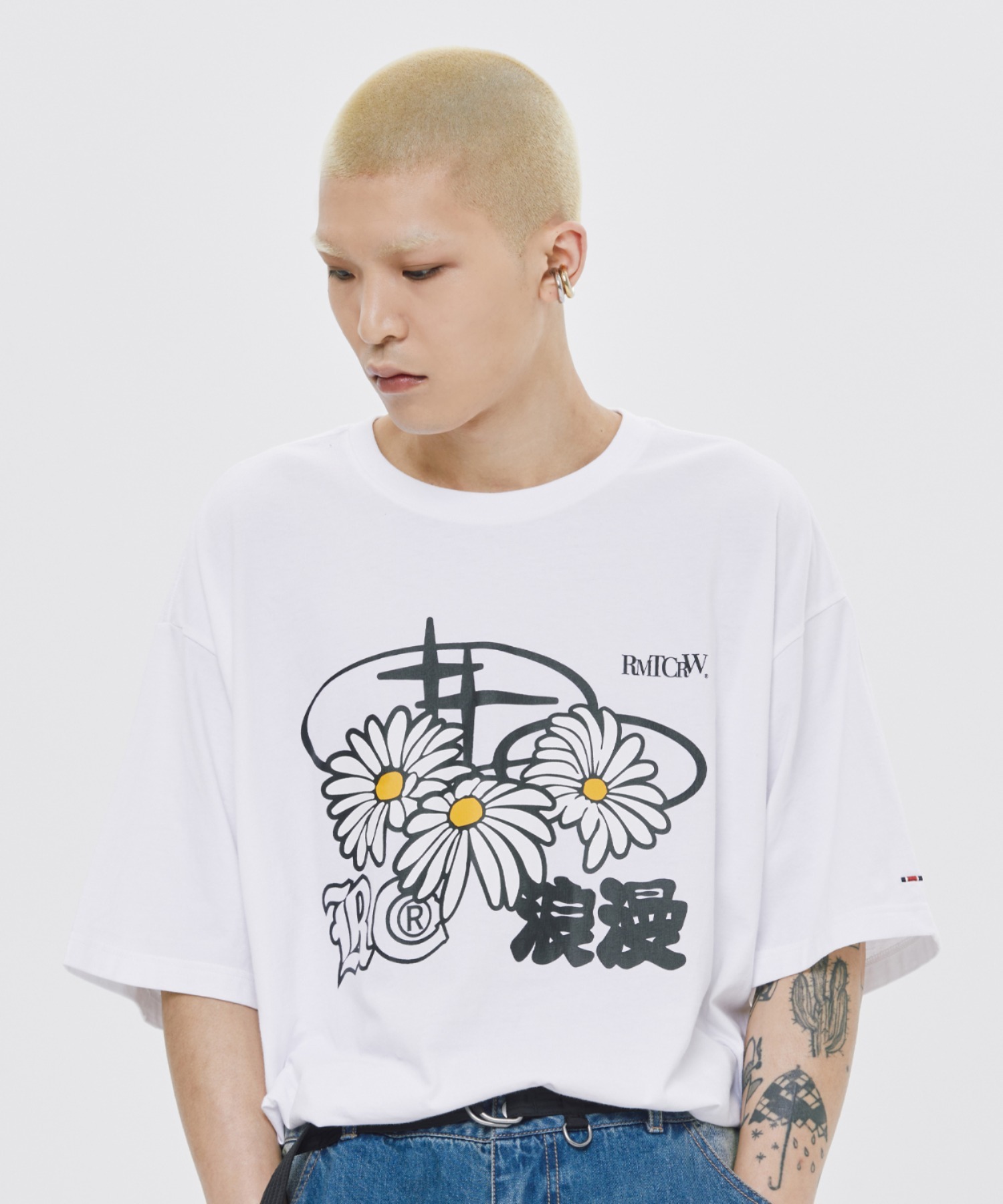 A GEM 9 .kom ROMANTIC CROWN TRIPLE DAISY MIXED LOGO TEE SHIRT T A GEM 9 .KOM