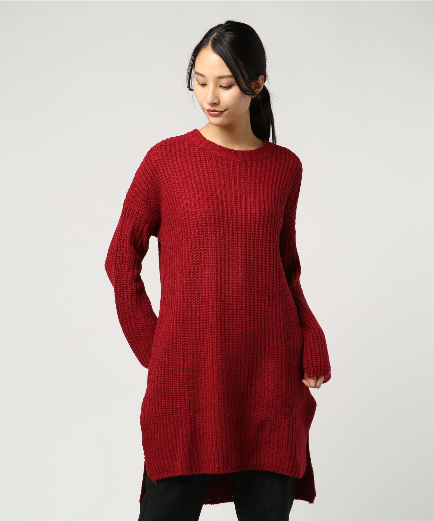 スリット入りゆったりニットワンピース