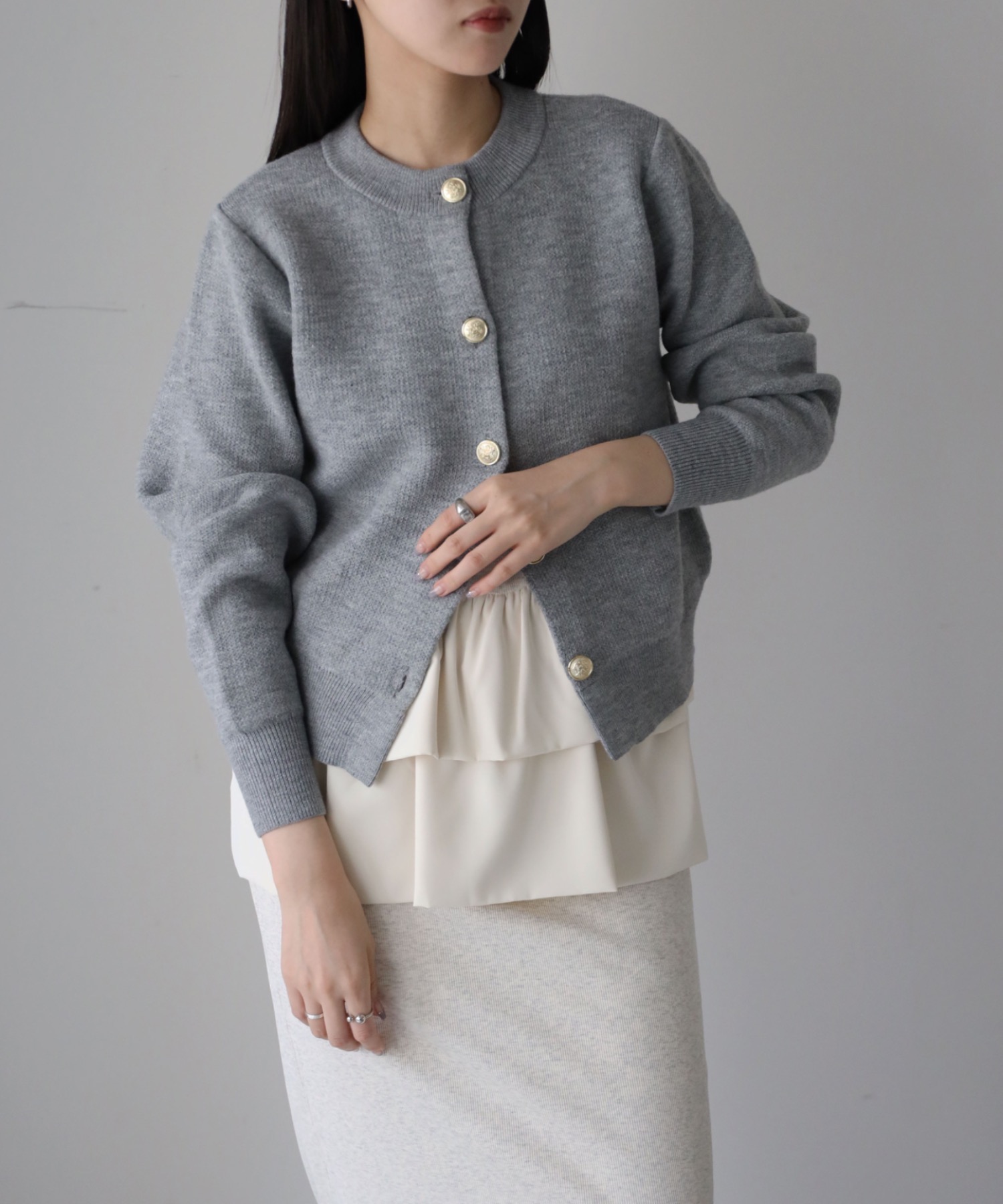 グレー