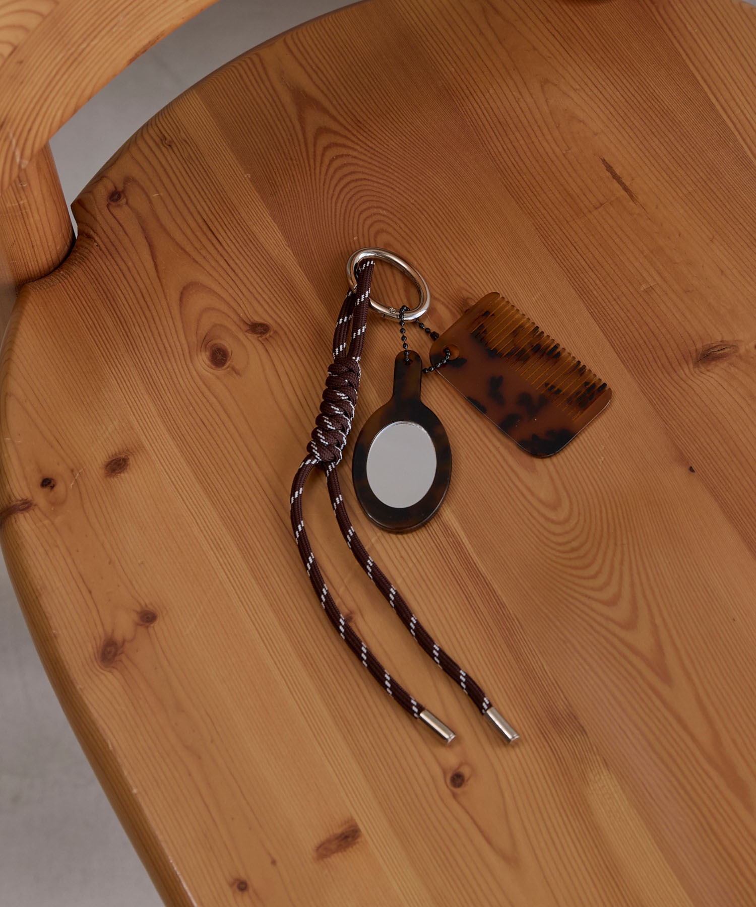 【forksy.】ミラー付きコームデザインパラコードチャーム