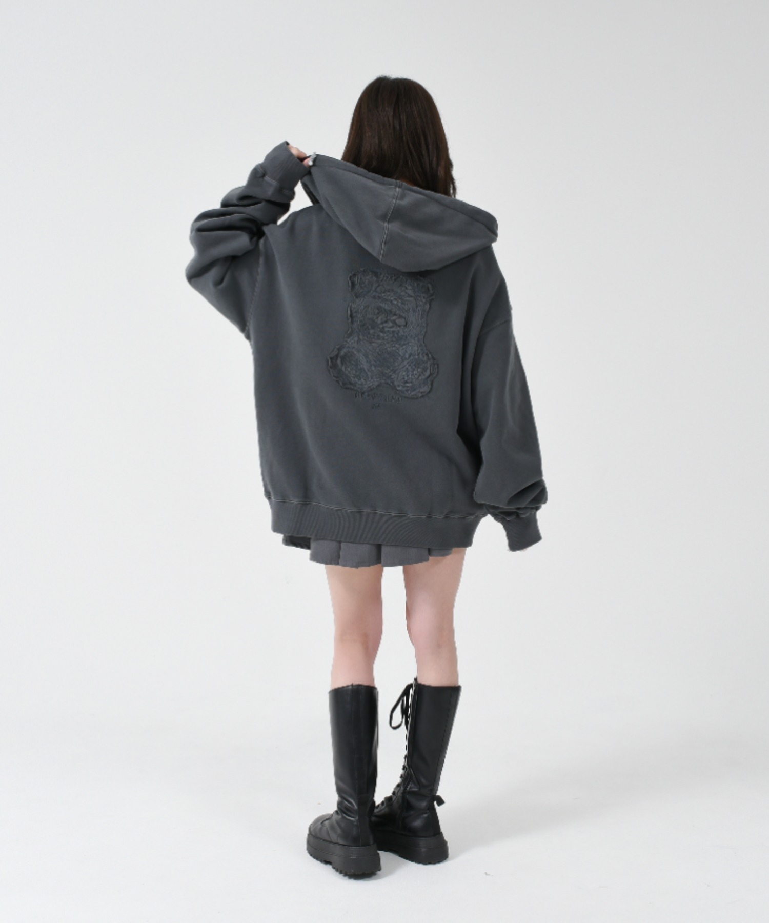 OY/オーワイ』 PIGMENT EMBROIDERED SKETCH DOLLY HOODIE ZIP UP