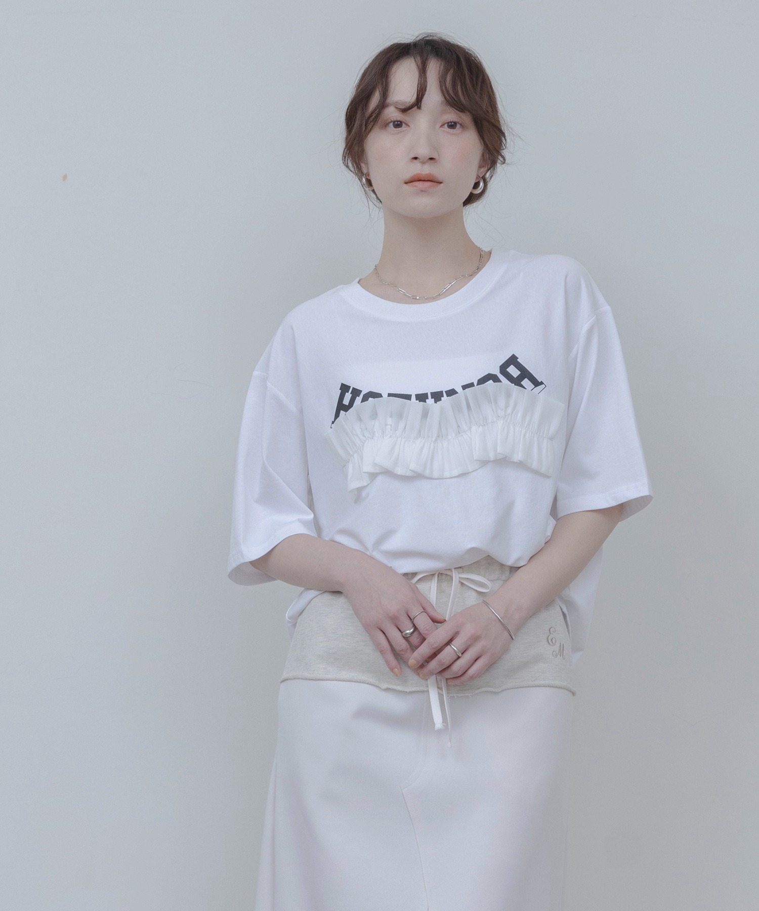 ウェーブフリルロゴプリントTシャツ Eimee Law│Eimee Law & LHELBIE