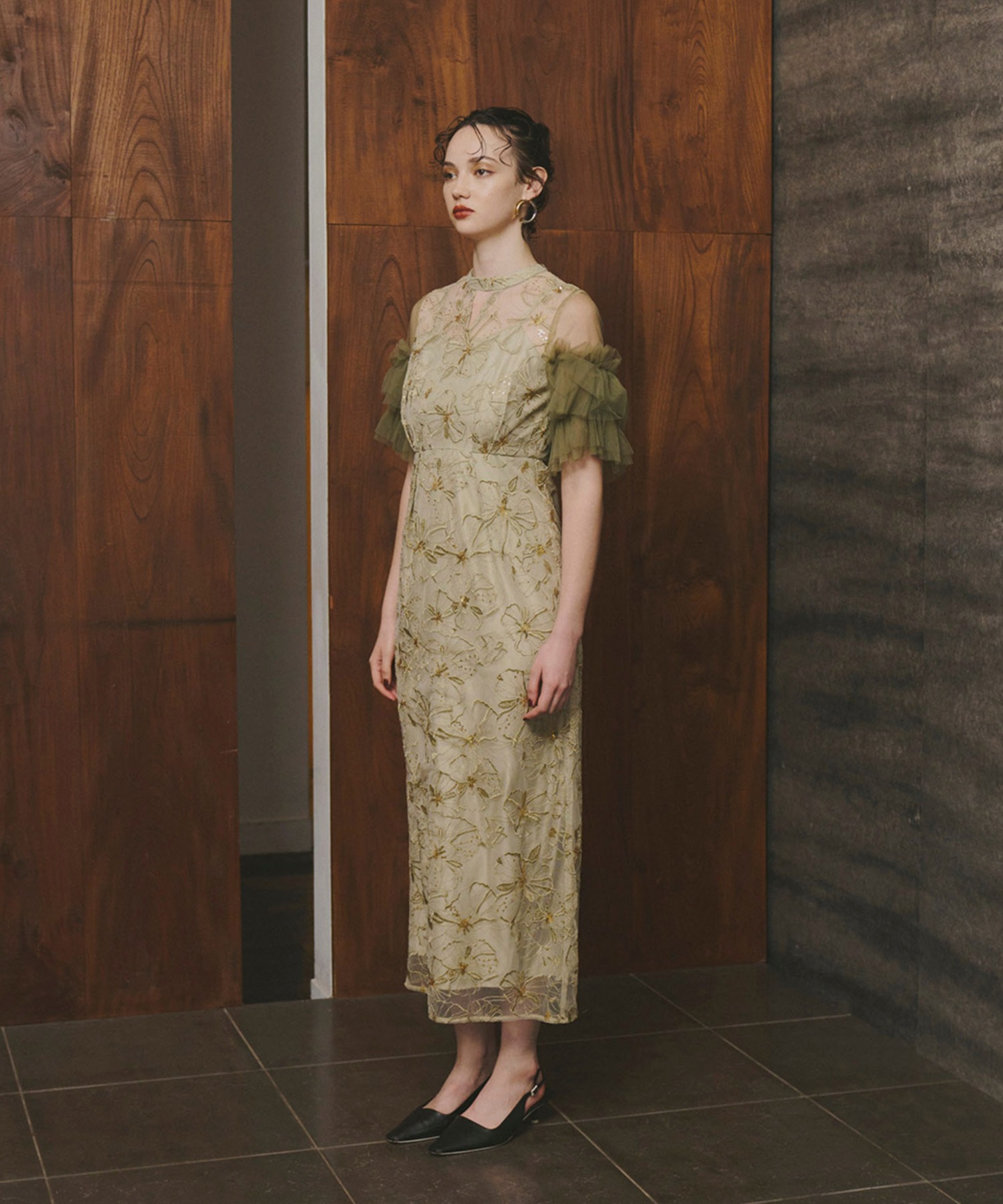 key neck embroidery dress