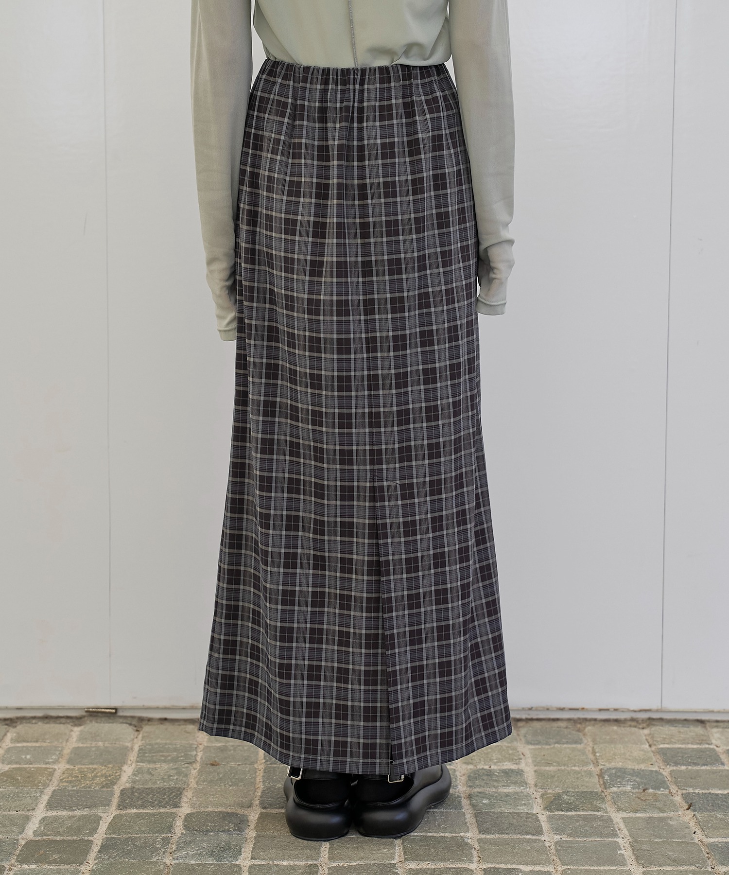 model：H166 着用サイズ：F