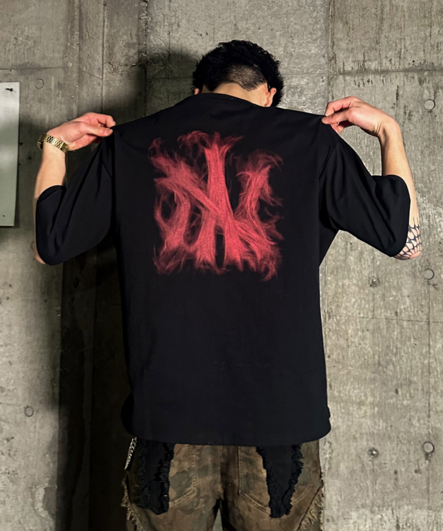 A'GEM/9 × .kom 『A'GEM/9/エージェムナイン』スモークロゴ半袖Tシャツ