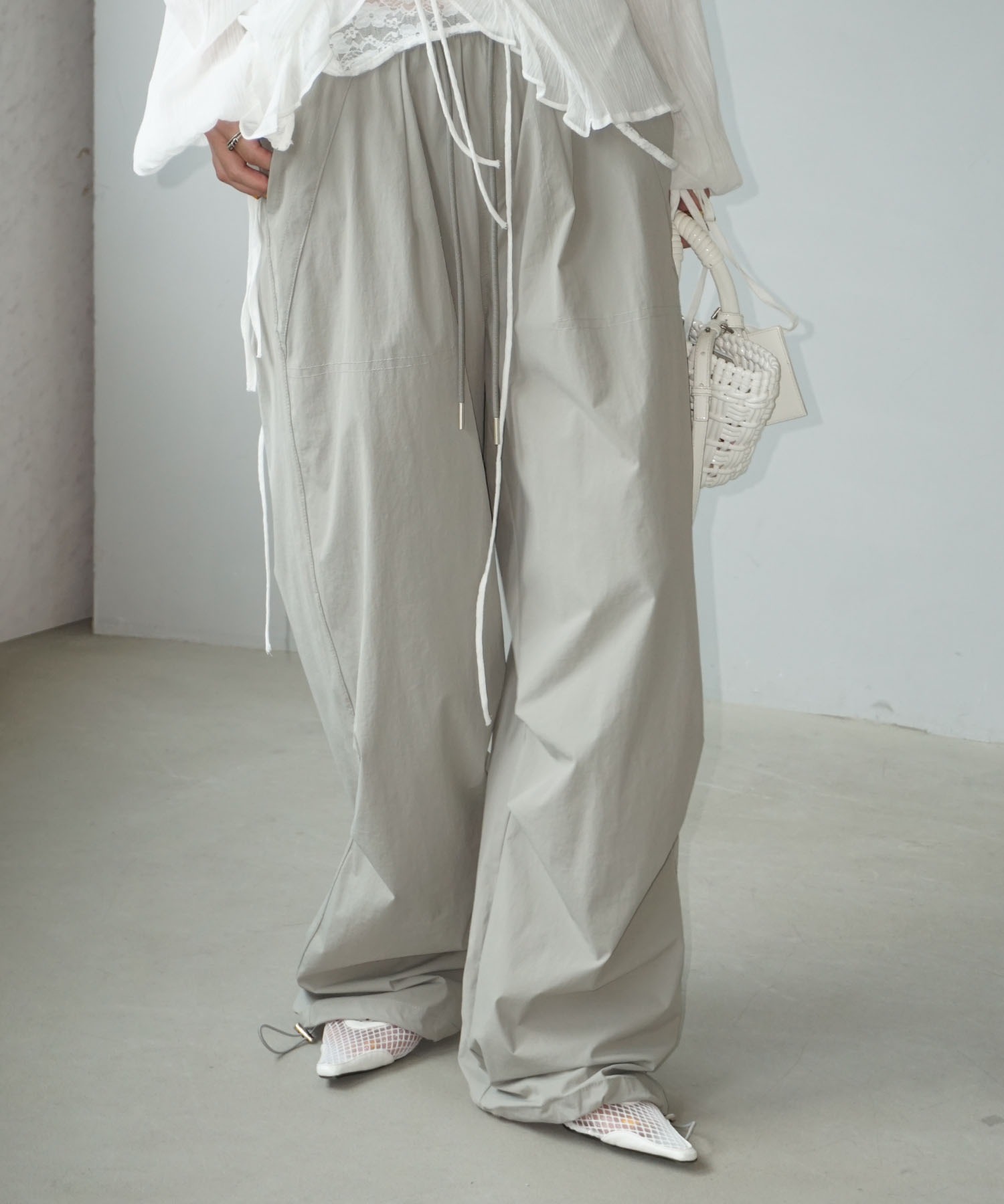 エアリー パラシュート ナイロンパンツ chw25s079-ファッション