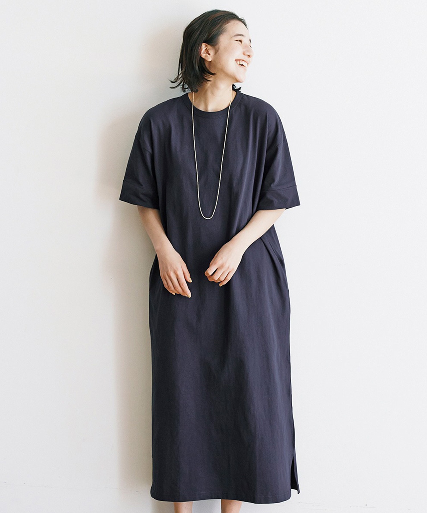 佐藤かなさんプロデュース アヴェクモワ バックスリットｔワンピース ネイビー 大幅にプライスダウン