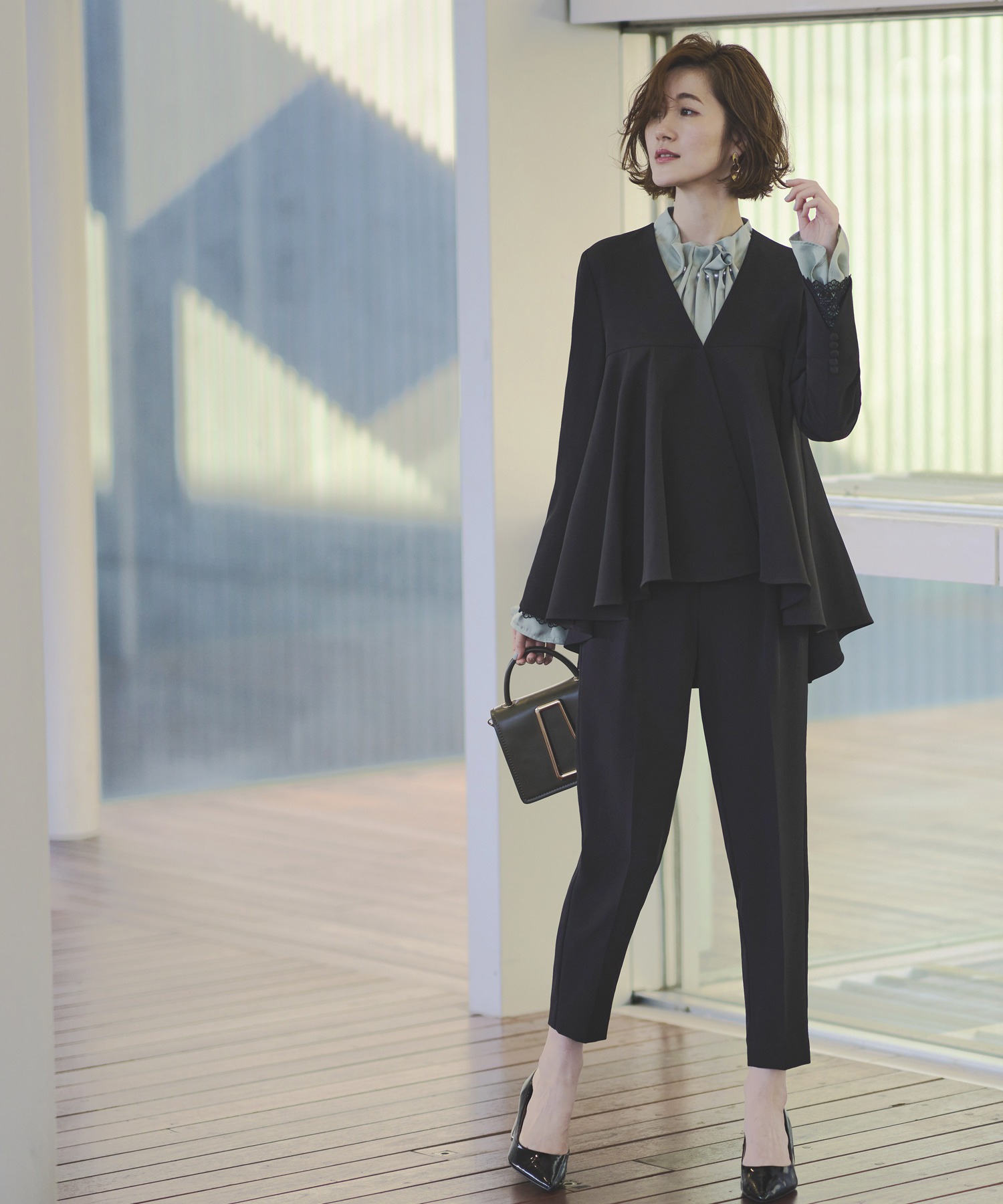 RUIRUE BOUTIQUEノーカラーフレアーペプラムセットアップパンツスーツ