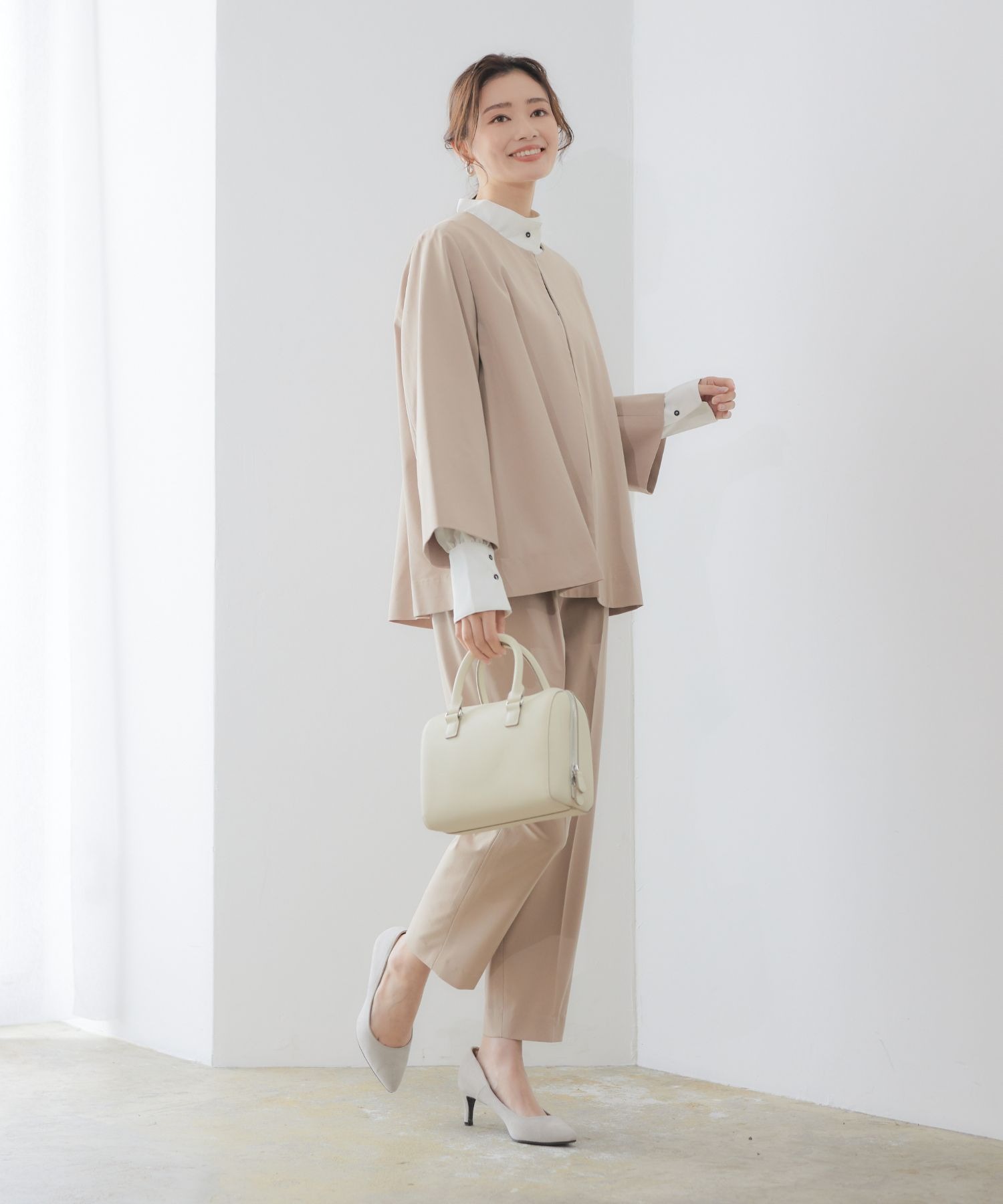 model:166cm　着用サイズ：M/テーパードパンツ　着用カラー：ベージュ