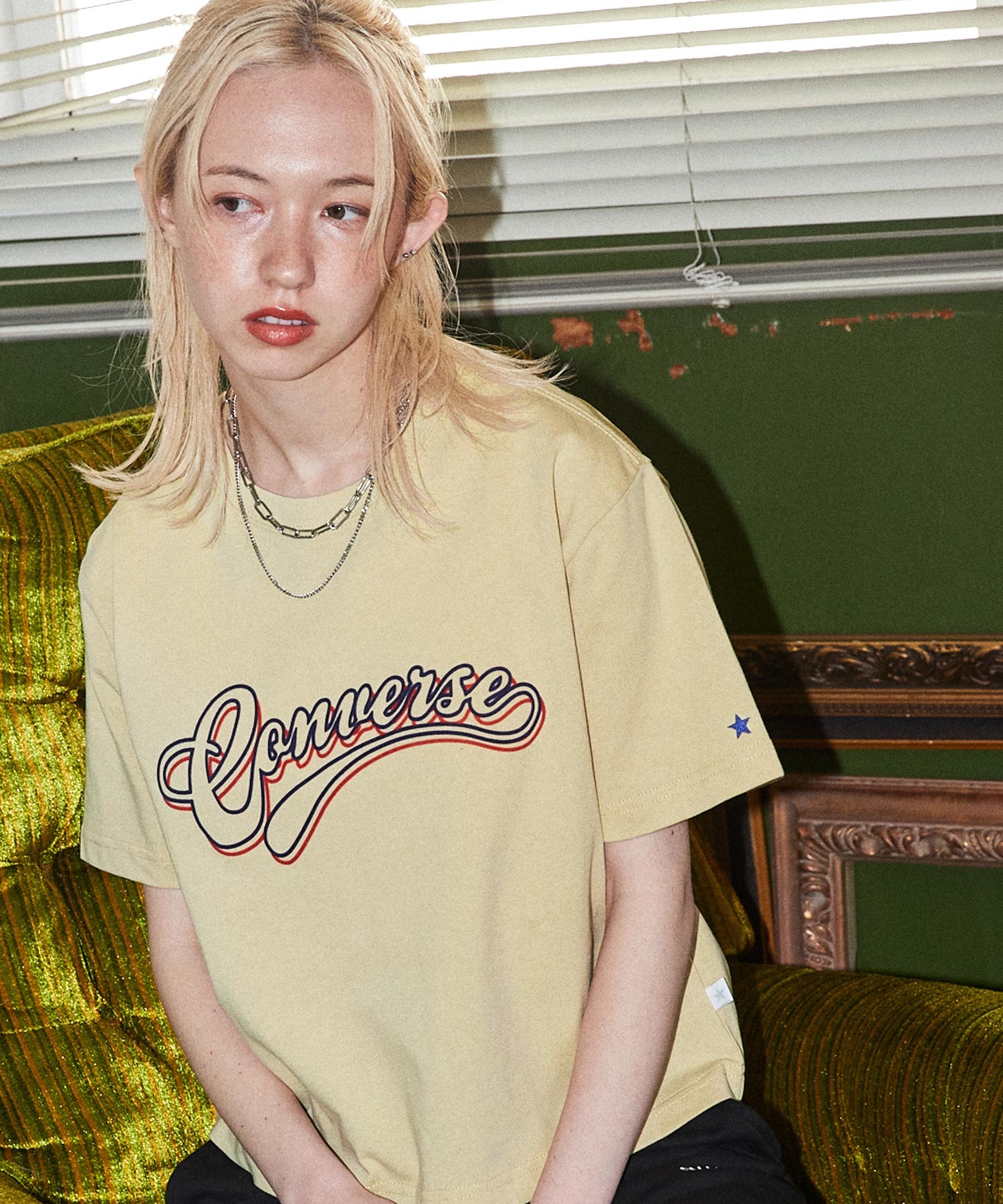 ロゴ刺繍入り クロップド丈 半袖Tシャツ ホワイト CONVERSE/コンバース クロップドロゴ刺繍コットン半袖Tシャツ MONO