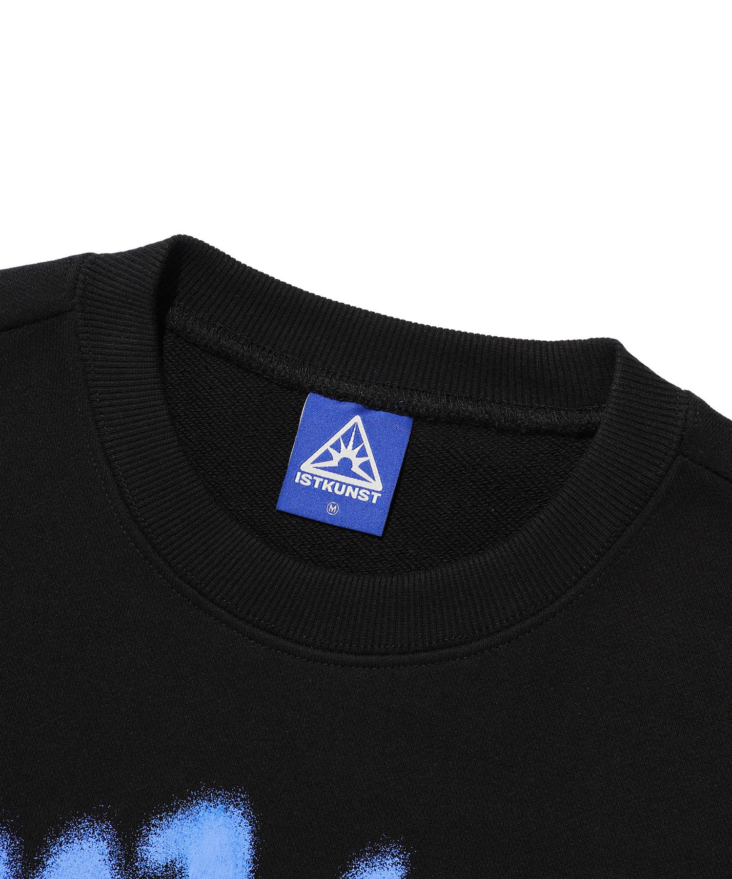 さらに100円引き◆ISTKUNST◆BORN THIS WAY SWEATSHIRTS A'GEM/9 × .kom 『ISTKUNST/イストクンスト』 BORN THIS WAY