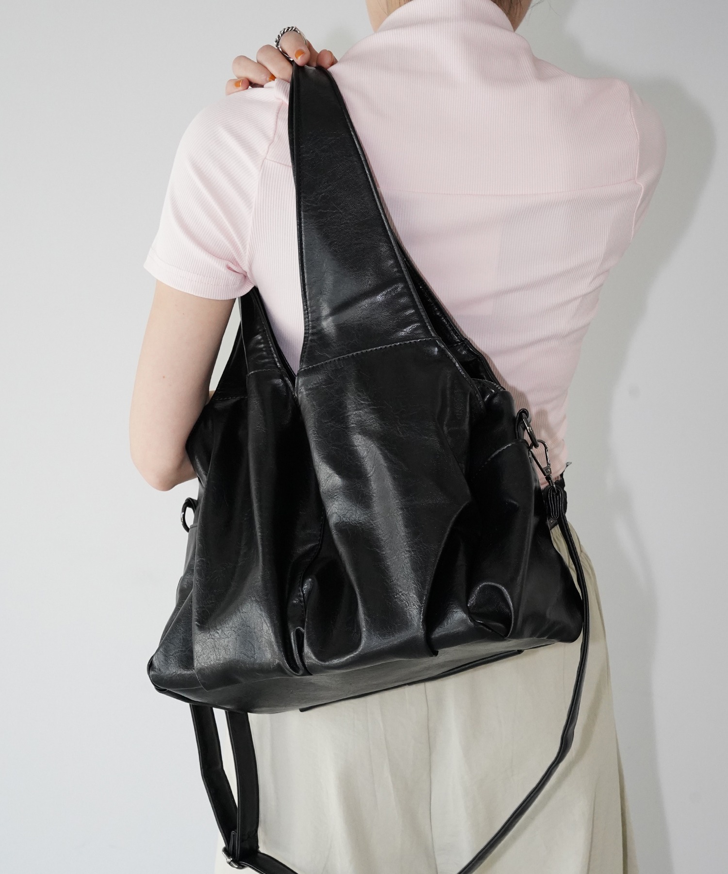 ★新品・未使用品★ブラック★ もこもこ素材★トートバッグ マルチポケット2WAYトートバッグ cha26s021-ファッション通販サイト