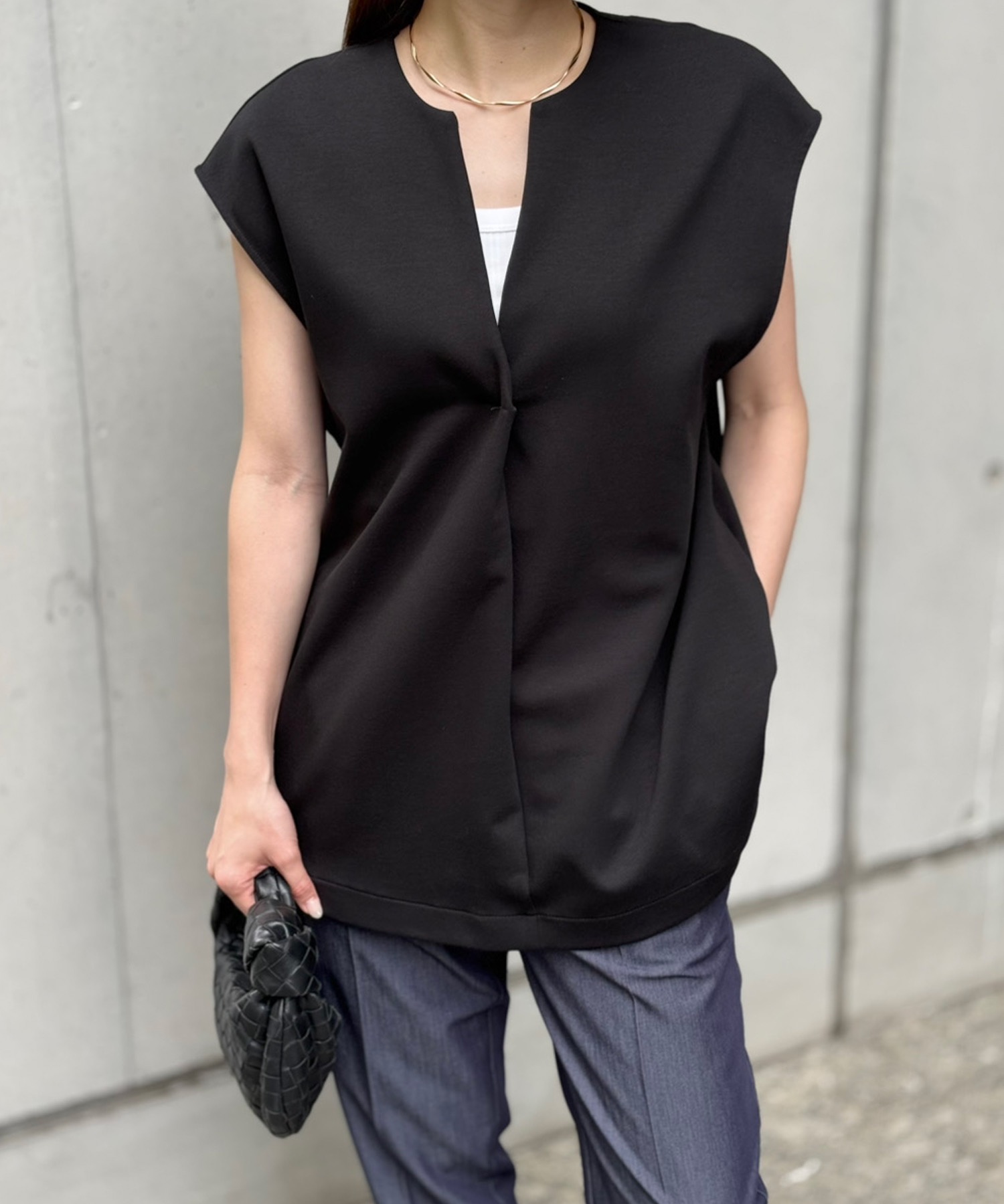 オケージョンにも◎】ライトダンボールタックキーネックジレ eM