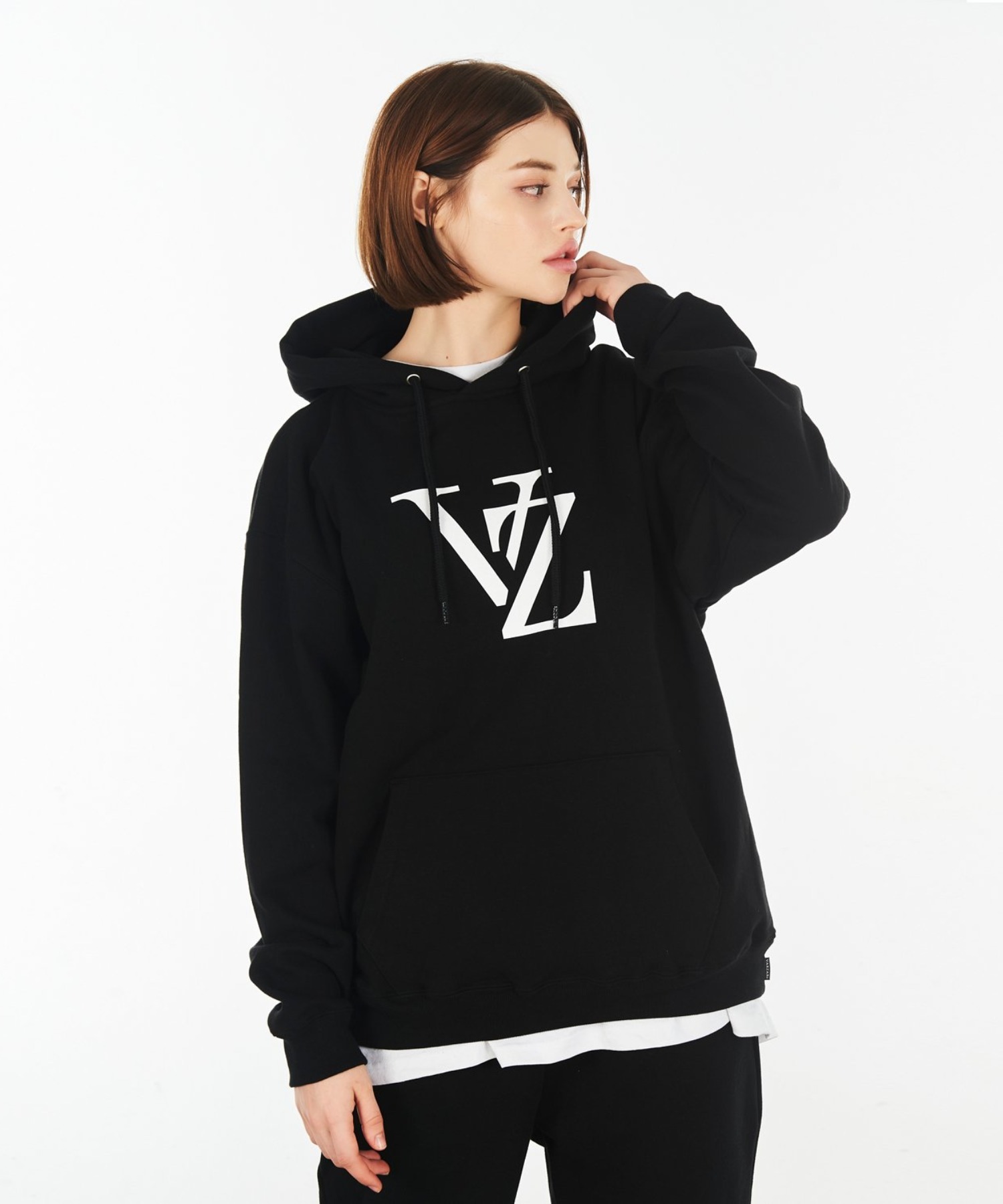 A'GEM/9 × .kom『VARZAR/バザール』MONOGRAM WHITE BIG LOGO HOOD