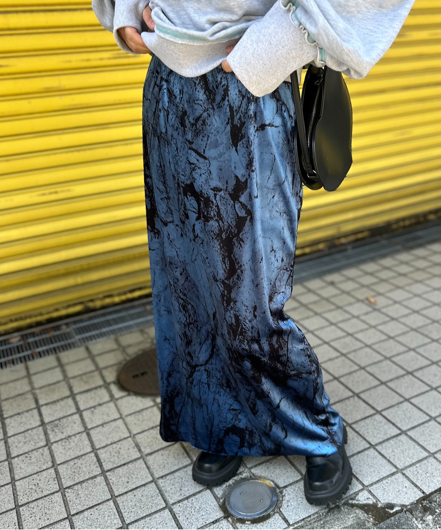 ブルー
model:154cm 着用サイズ:FREE（ウエスト折り返して着用）
