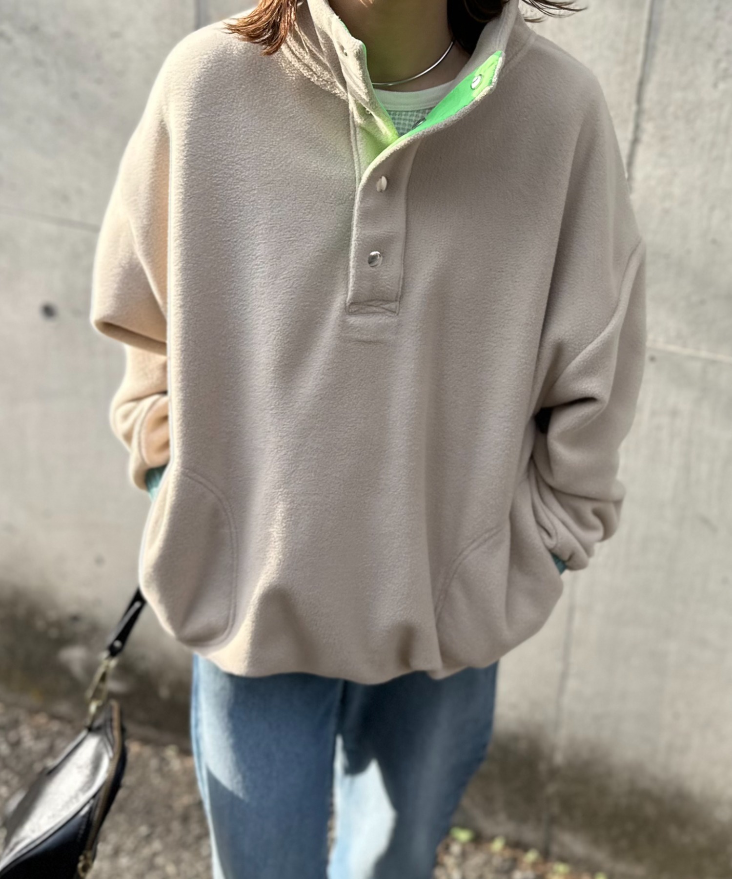 ベージュ系その他（ネック内側：グリーン）
model:154cm 着用サイズ:FREE