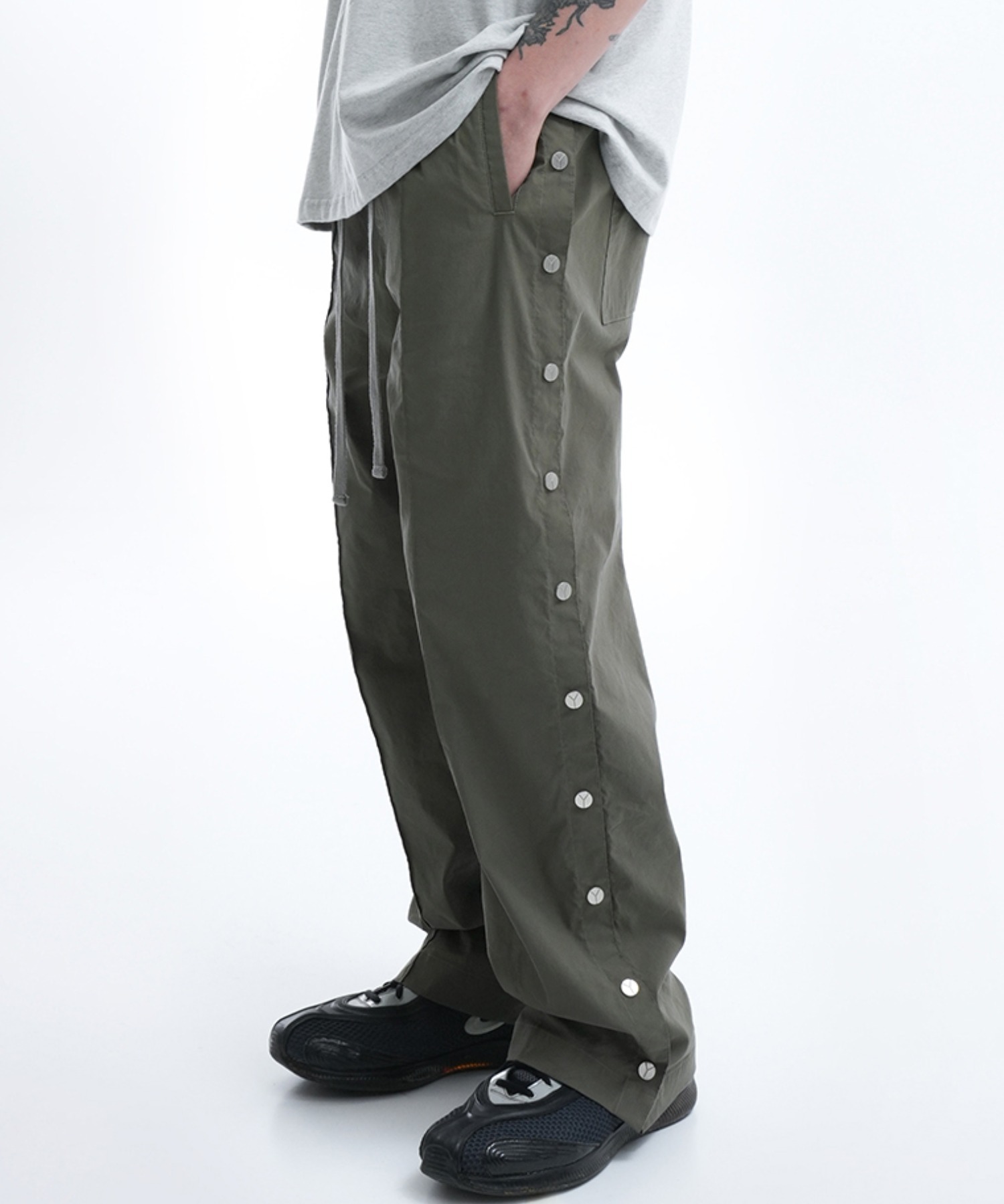 OY/オーワイ』 N/C SNAP PANTS/N.C スナップ パンツ OY│A'GEM/9×.KOM【公式】｜韓国・ストリートブランド通販サイト  エージェムナイン ドットケーオーエム