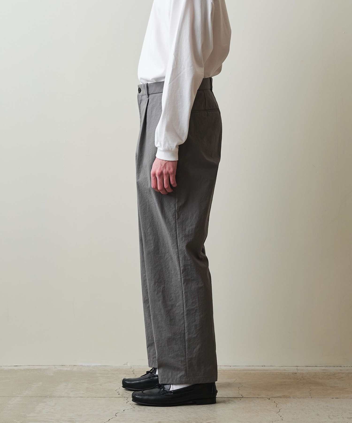 Steven Alan＞ ナイロン オックス アウト ワンプリーツ スラックス