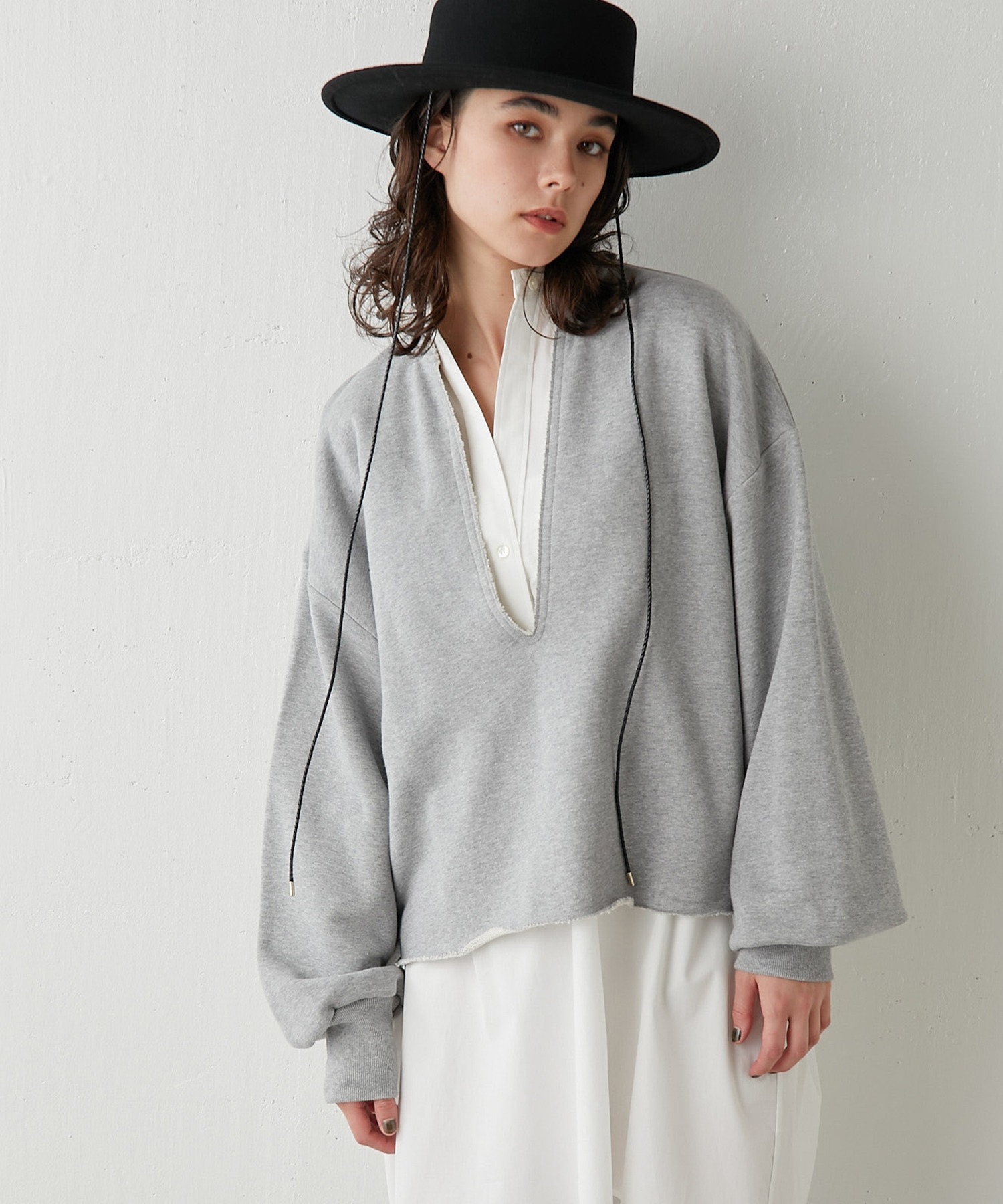 スウェットVネックプルオーバー２