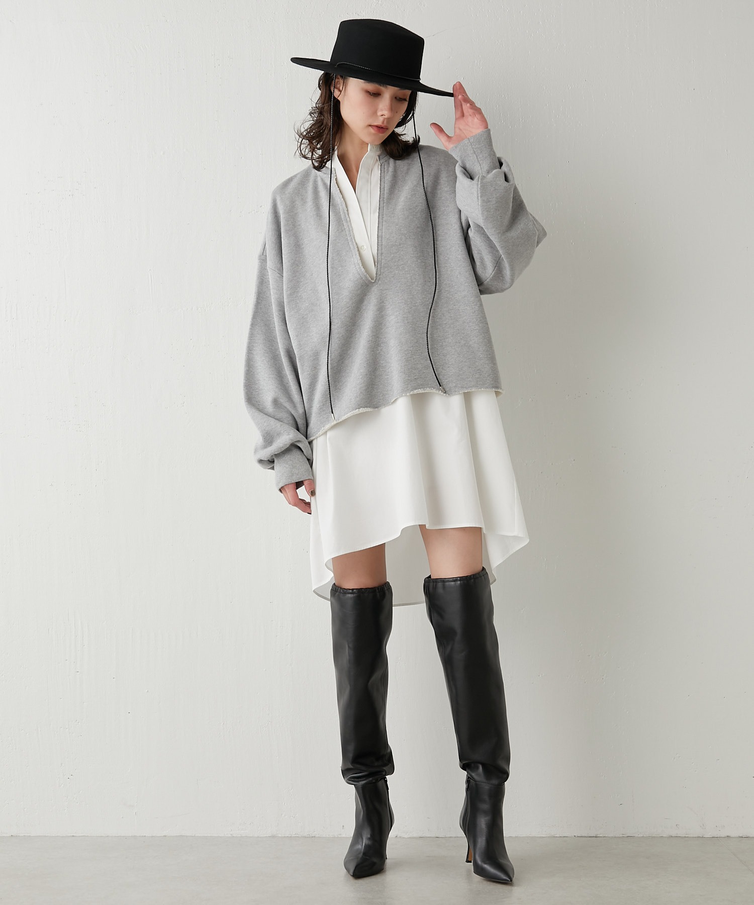 スウェットVネックプルオーバー２