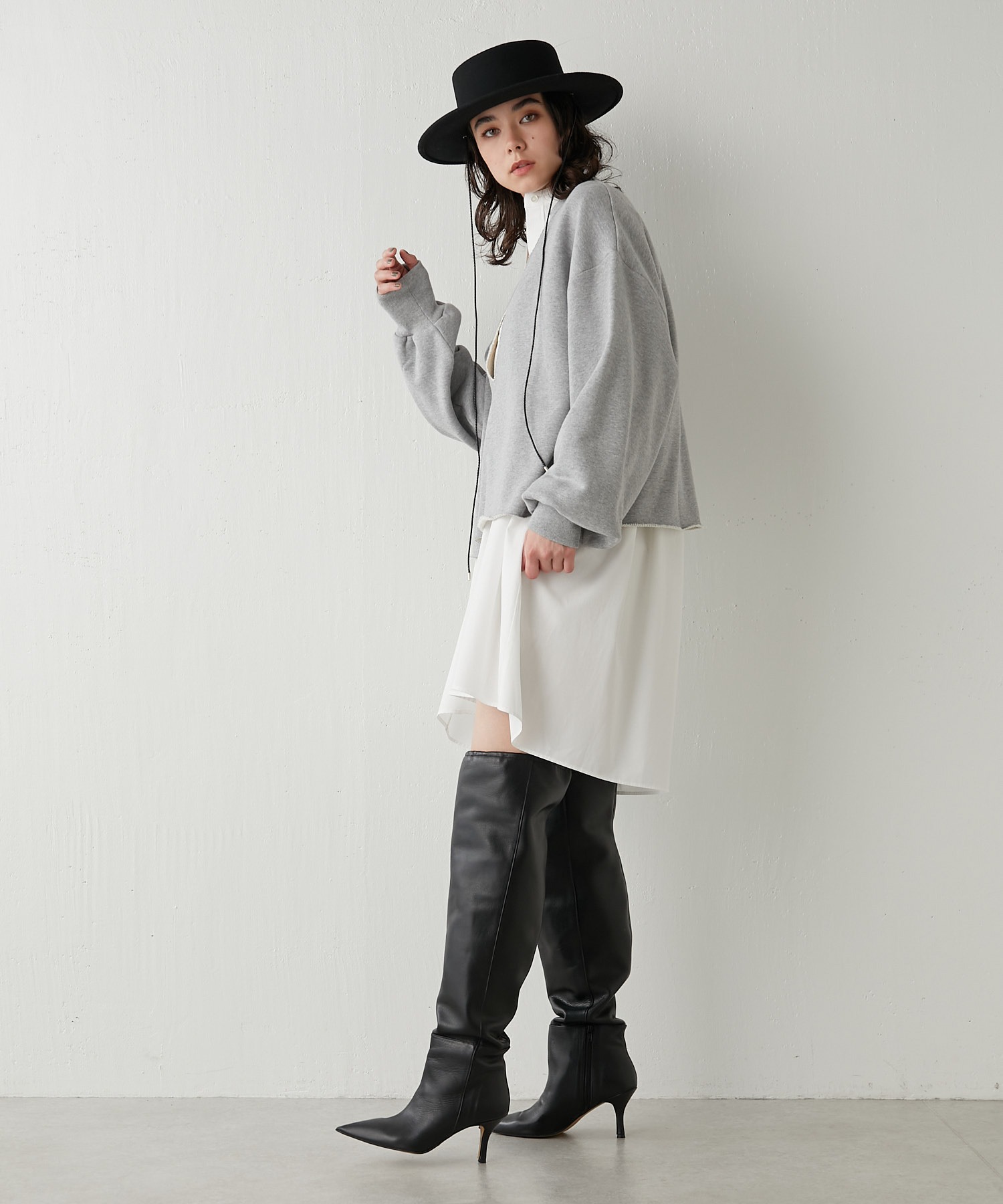 スウェットVネックプルオーバー２