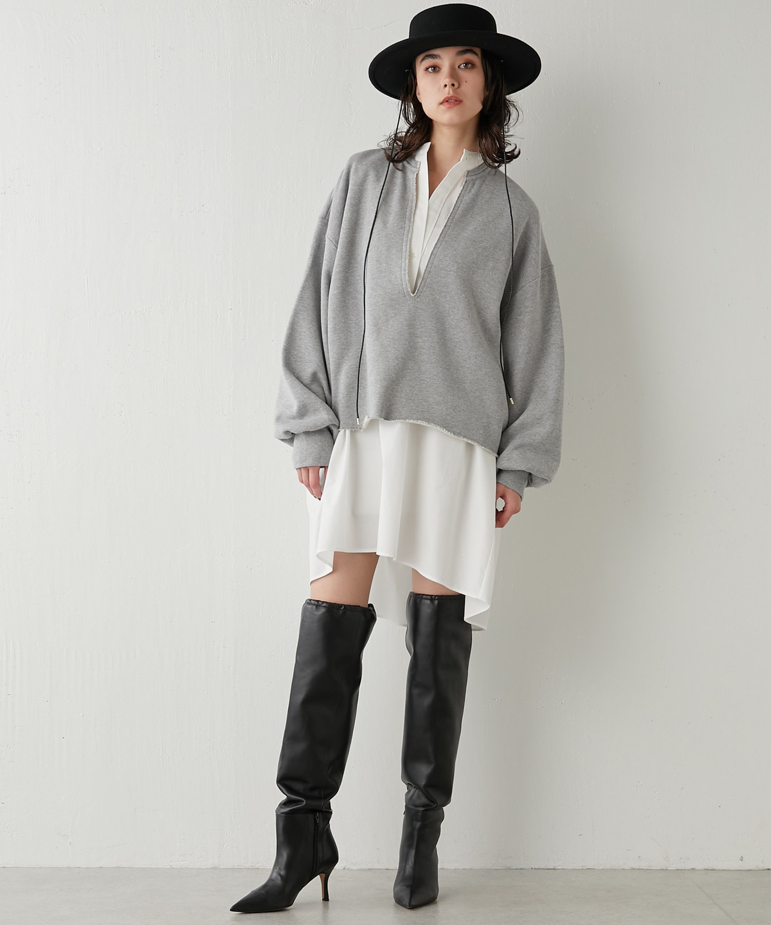 スウェットVネックプルオーバー２