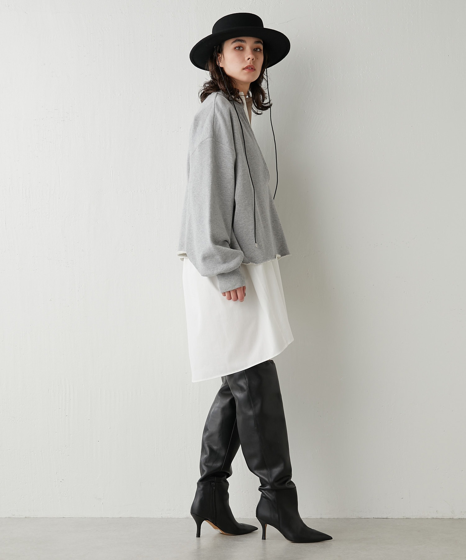 スウェットVネックプルオーバー２