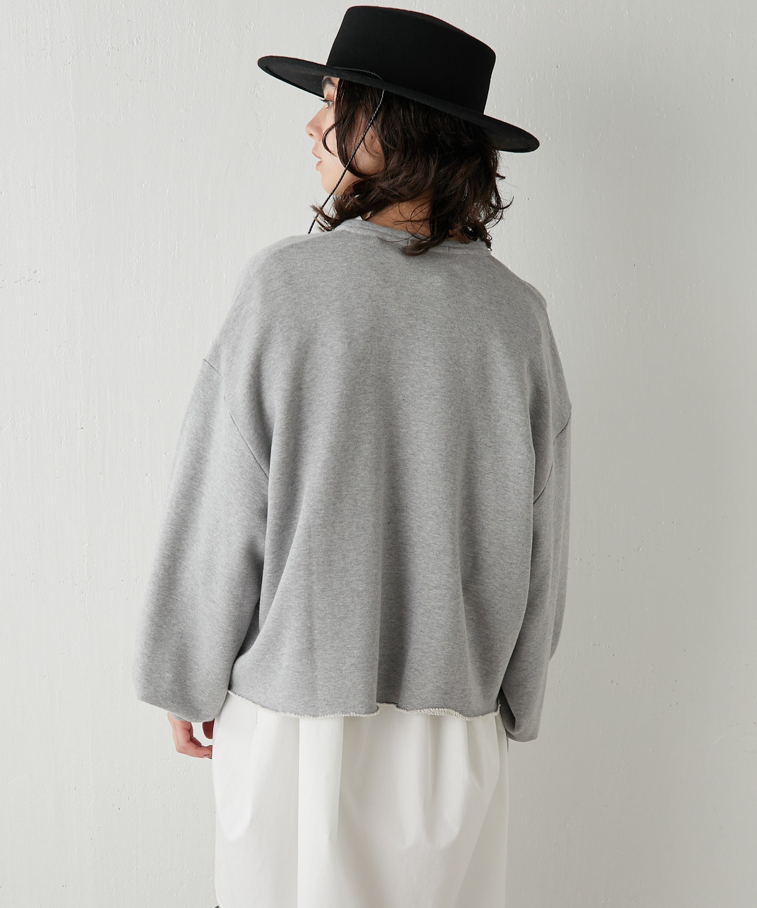 スウェットVネックプルオーバー２