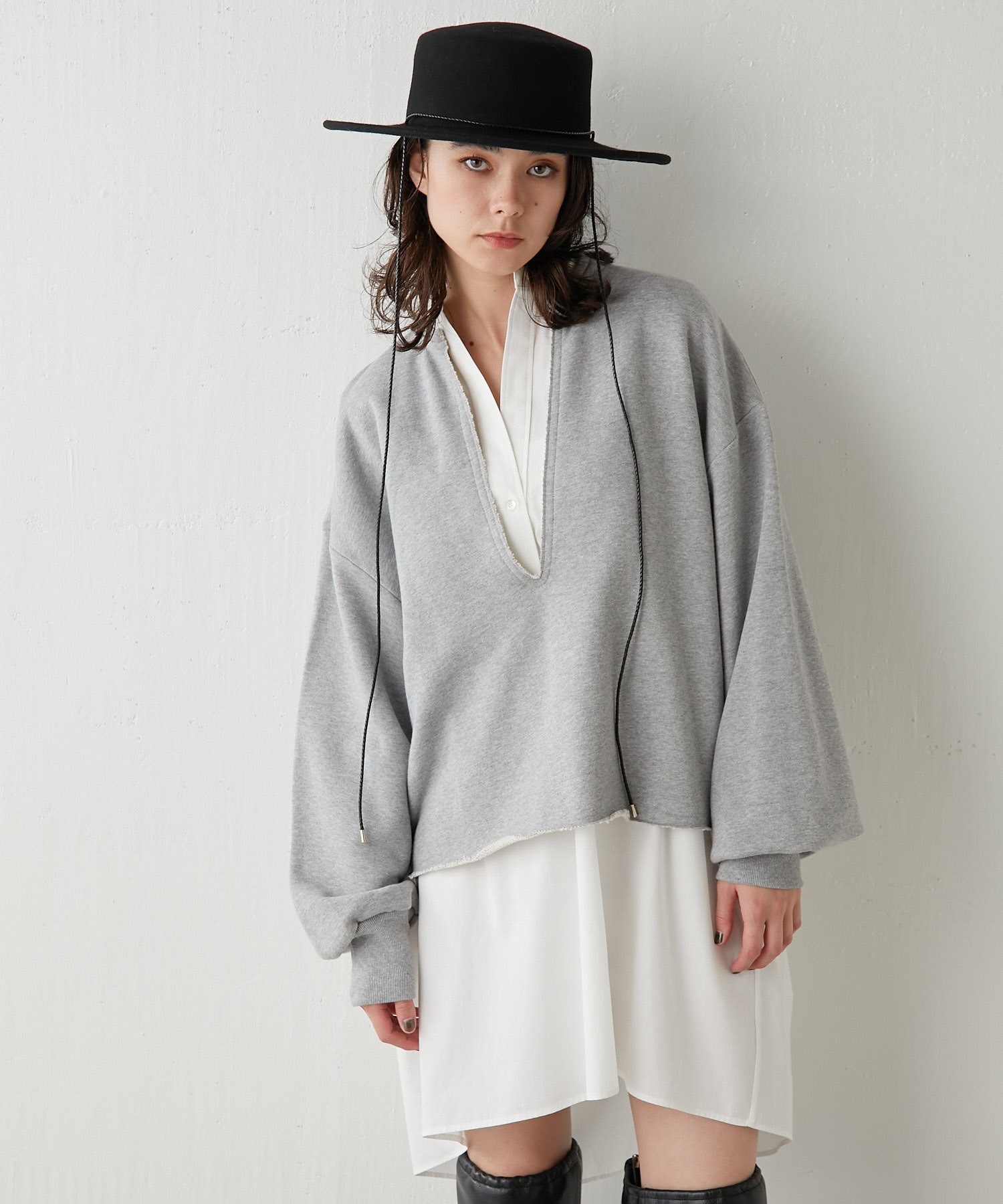 スウェットVネックプルオーバー２