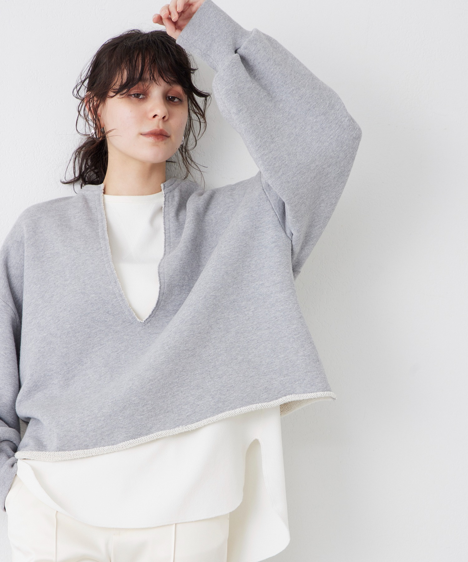 スウェットVネックプルオーバー２