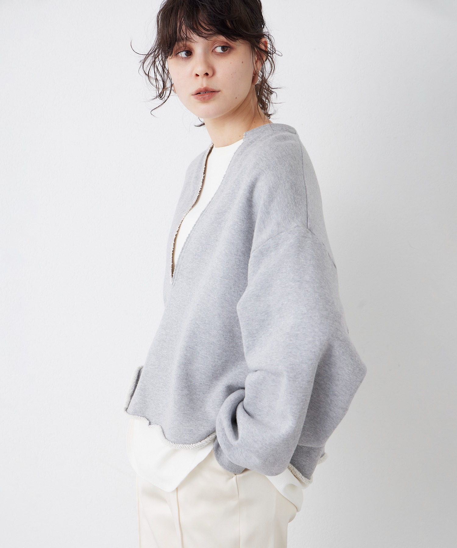 スウェットVネックプルオーバー２