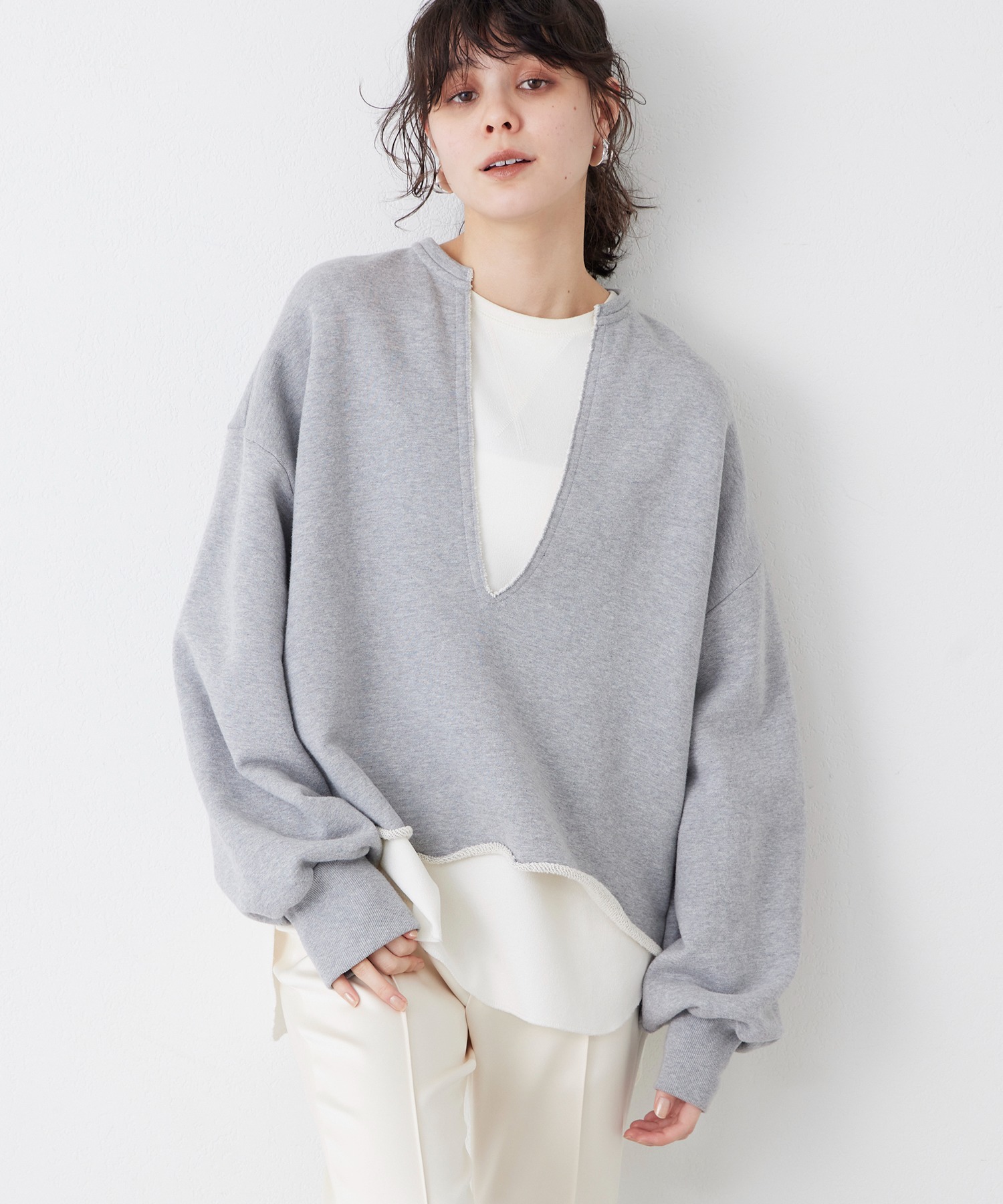 スウェットVネックプルオーバー２