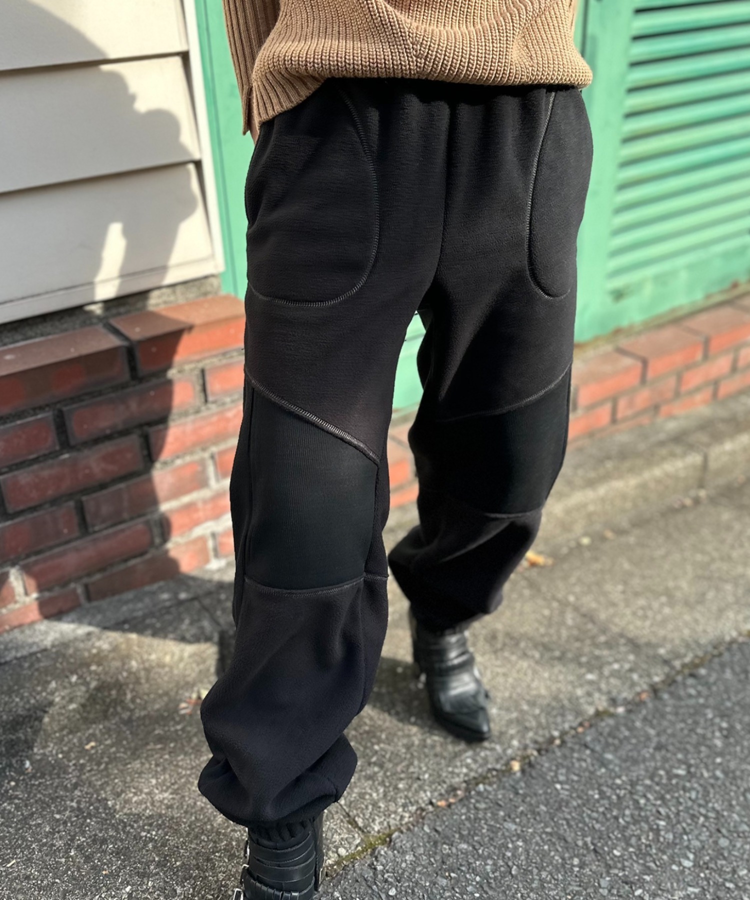ブラック