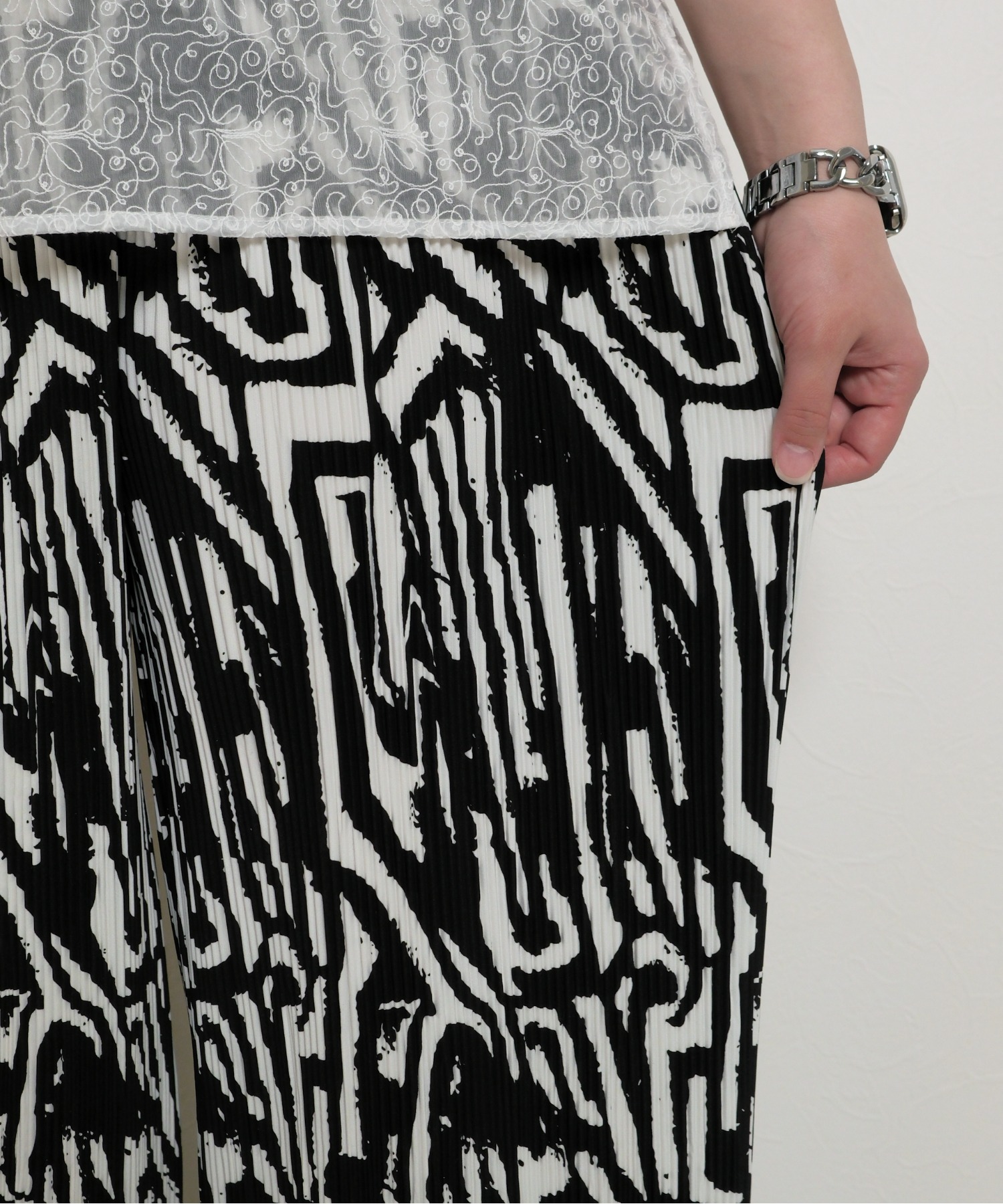 ジオメトリック 総柄 プリーツパンツ Palm Riche│Eimee Law & LHELBIE