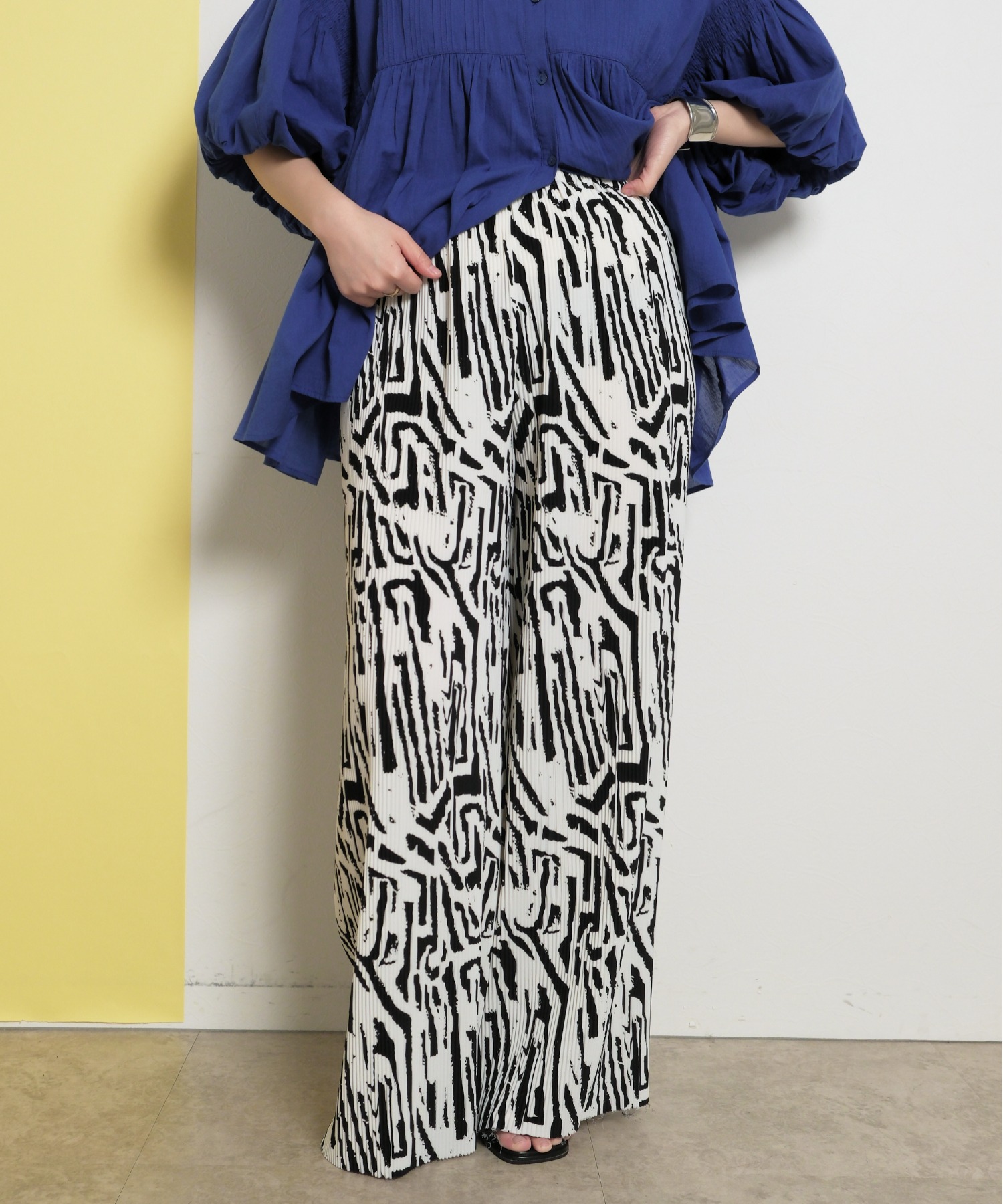 ジオメトリック 総柄 プリーツパンツ Palm Riche│Eimee Law & LHELBIE