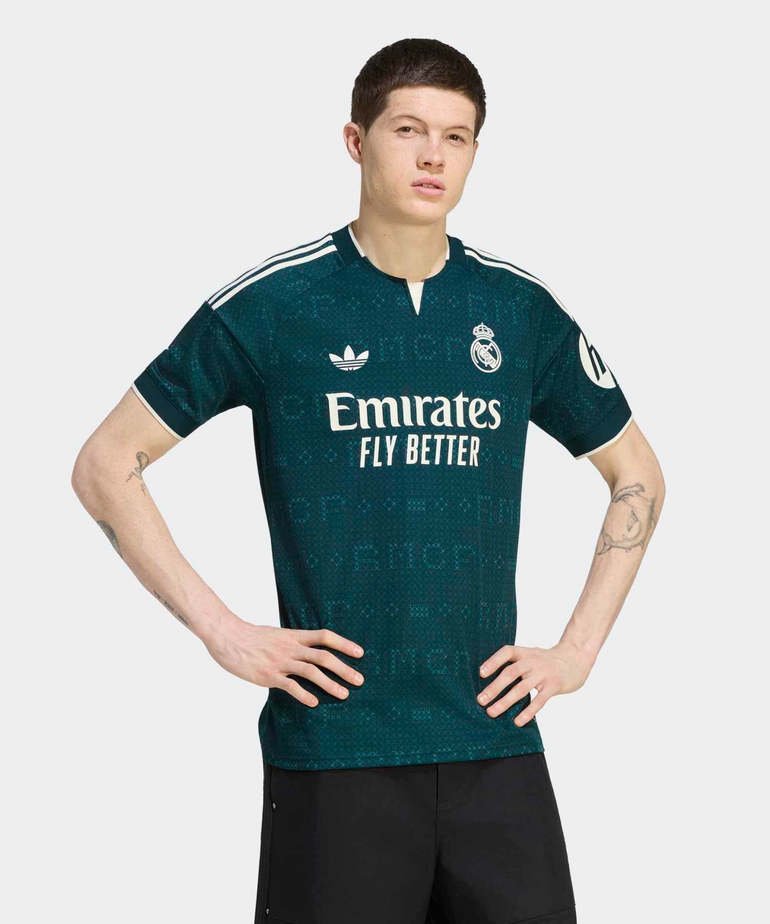 Real Madrid джинсы 26/27 — adidas Originals.