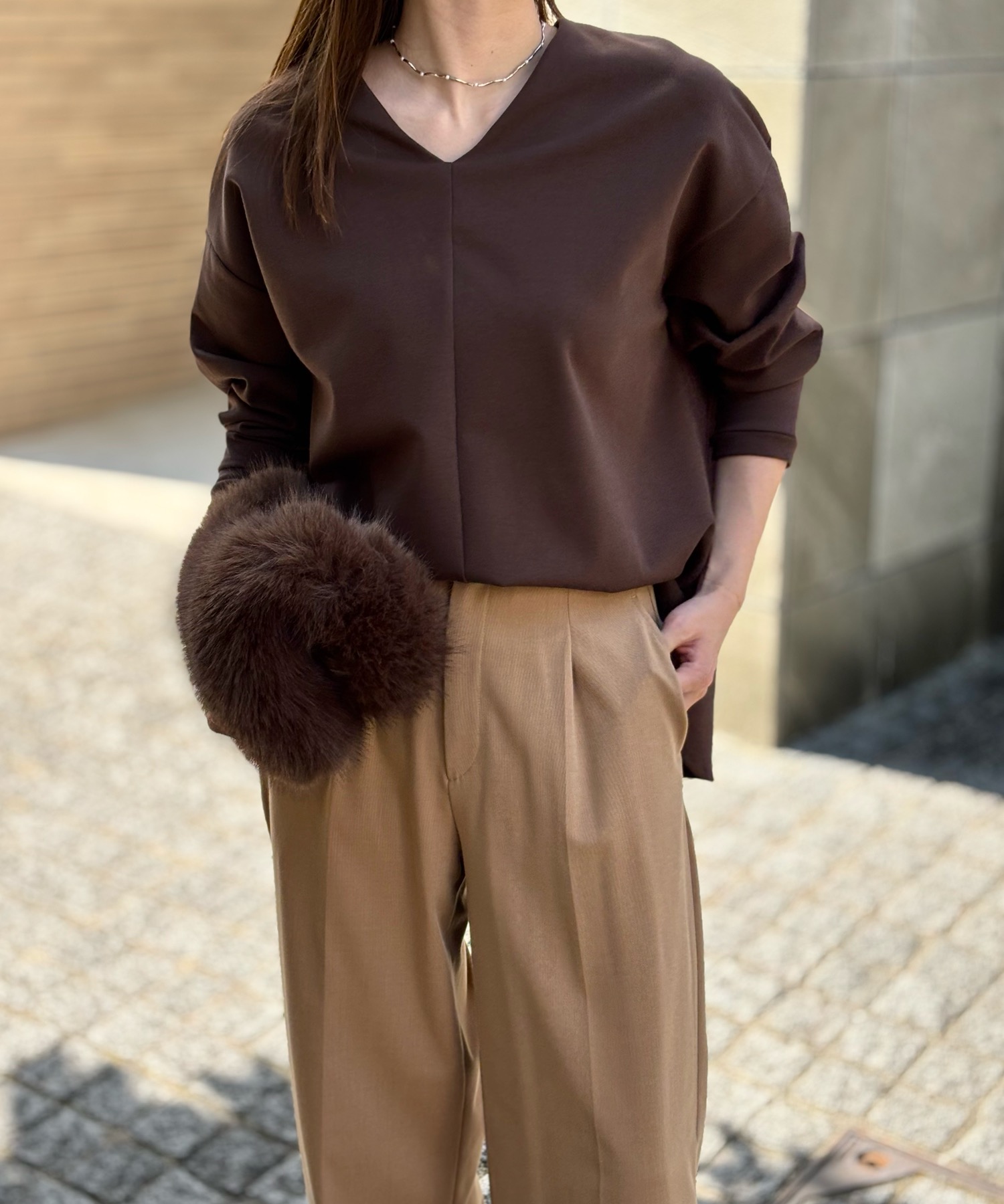 ライトダンボール抜き衿プルオーバー Emma Taylor│STYLEDOOR スタイルドア