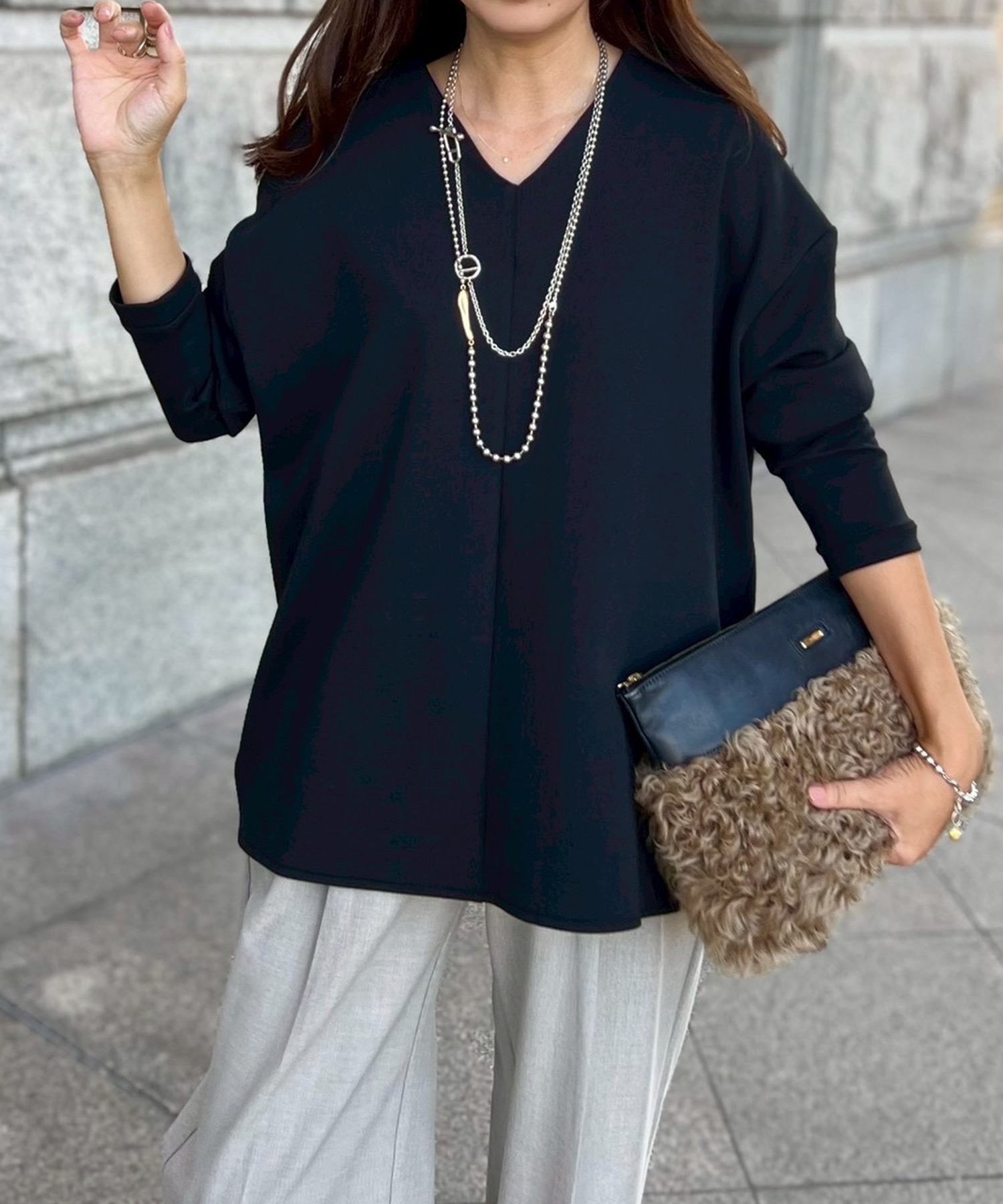 ライトダンボール抜き衿プルオーバー Emma Taylor│STYLEDOOR スタイルドア