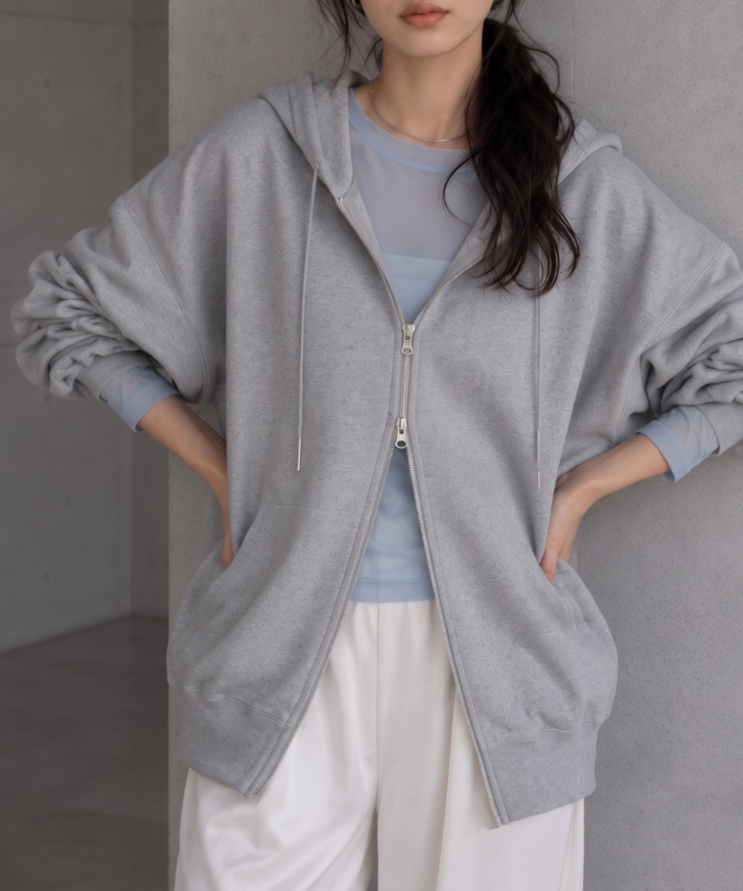 gray チュニック丈ver.
モデル身長：156cm