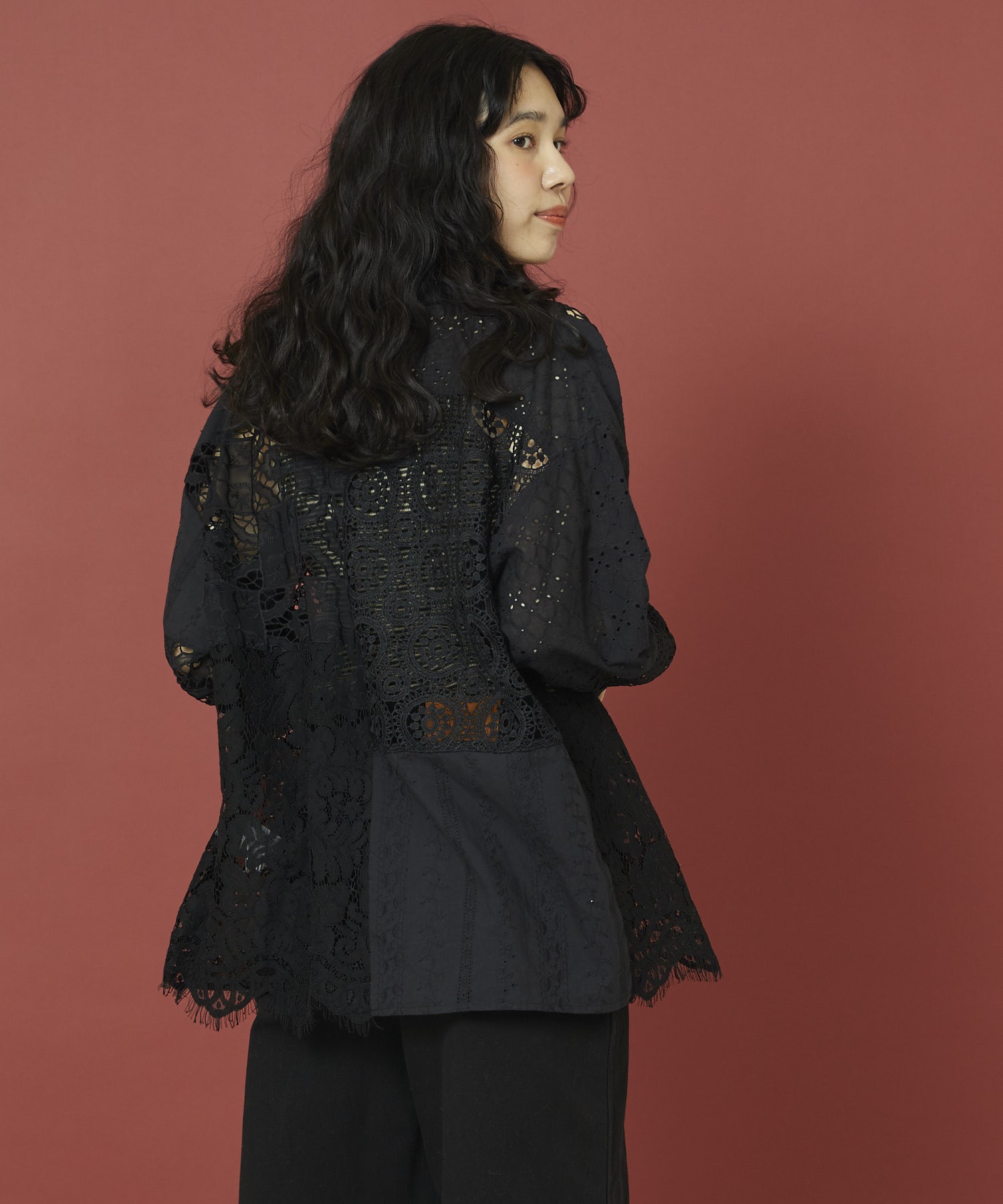 freada レース刺繍 パッチワークシャツ ブラック レース刺繍