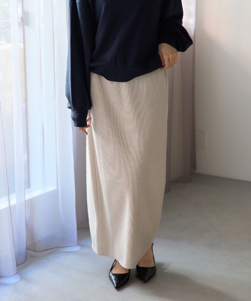 ベージュ