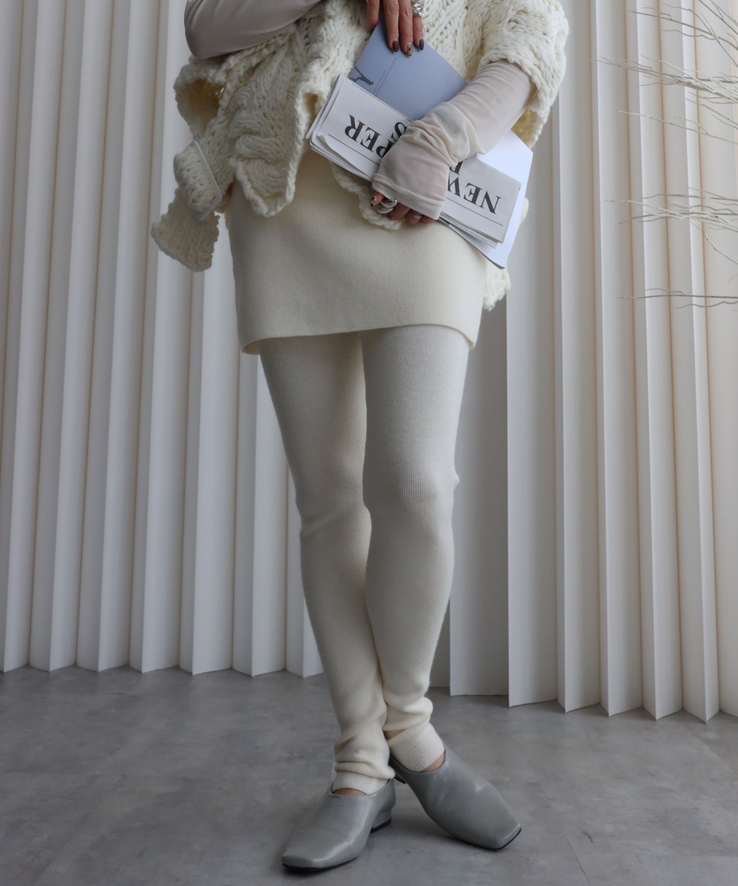 オフホワイト