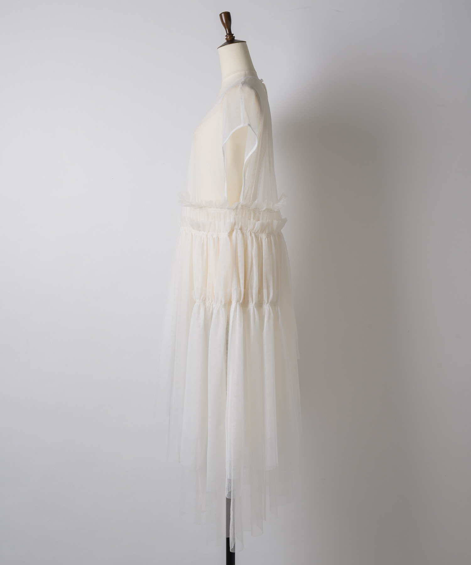 フレンチスリーブレイヤードギャザーチュールデザインtops