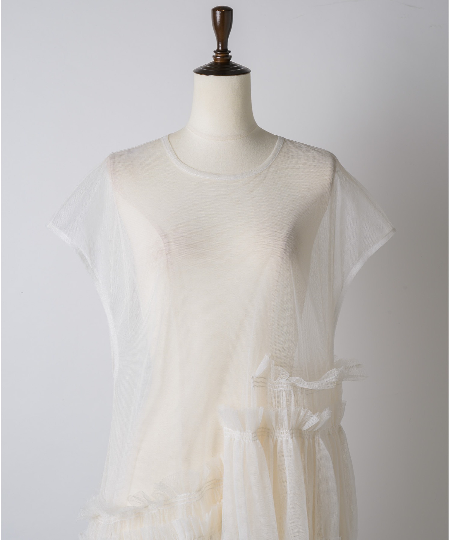 ラベルエチュード　フレンチスリーブレイヤードギャザーチュールデザインTOPS フレンチスリーブレイヤードギャザーチュールデザインtops